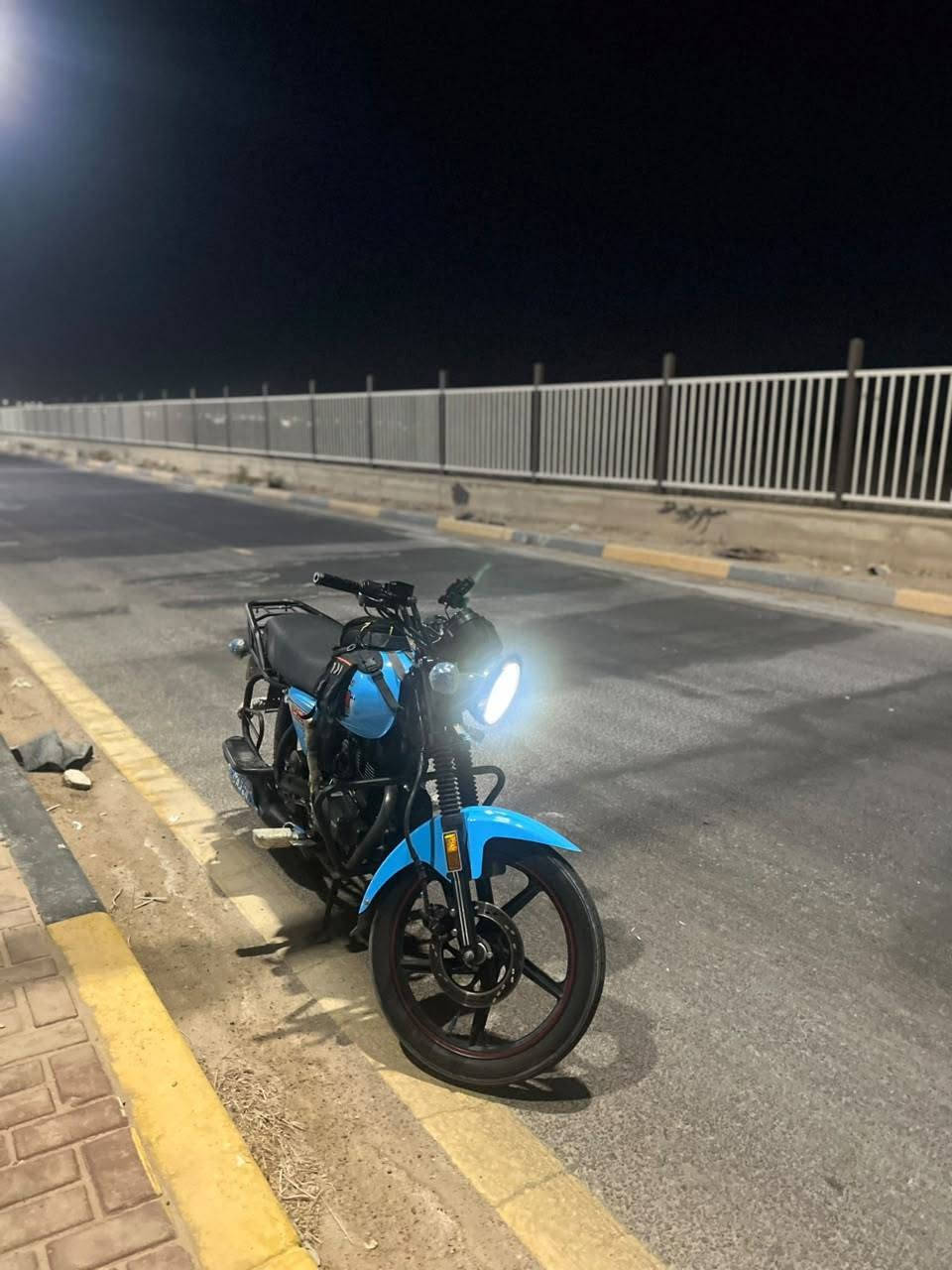 ***********
دايون نفخ سمائي مديل 23 مكينة 200 مامتفتوحة شلعة ومعدل كلش قوي مرتبة مابيها اي نقص نضيفة كلش الدراجة تجي وتشوف بعينك مكاني كربلاء السعر مليونين و 400
