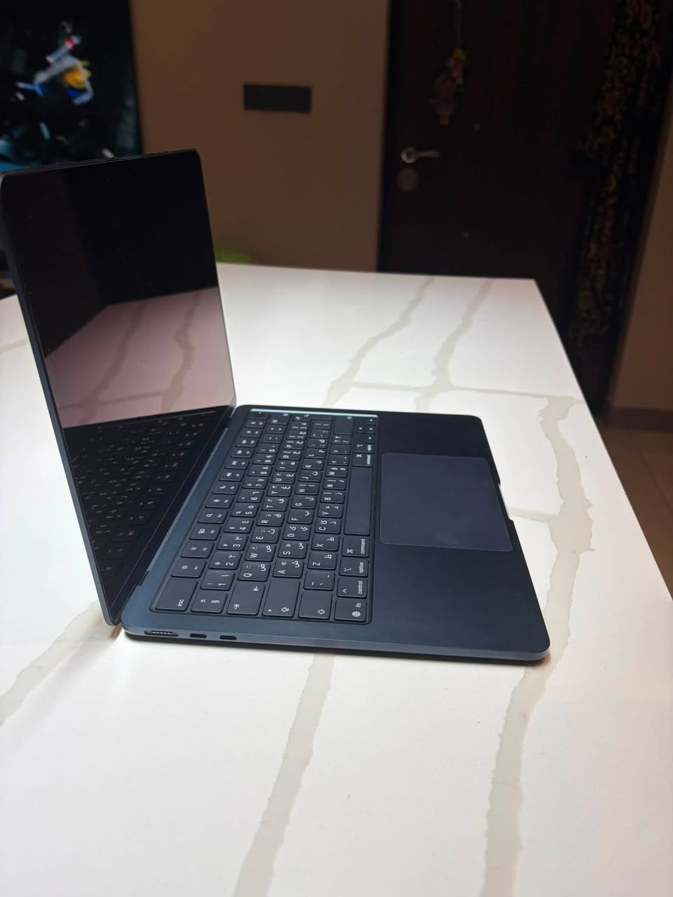 للبيع لابتوب MacBook Air بحالة الوكالة ونظيف جداً مع كامل أغراضه وإضافات حماية كاملة.
المواصفات:
 المعالج: Apple M-Series
 الذاكرة (RAM): 16 جيجابايت
 التخزين (SSD): 256 جيجابايت
 الكيبورد: عربي / إنجليزي أصلي بإضاءة خلفية
 حالة البطارية: 97% (عدد الدورات: 118 دورة فقط)
الملحقات والإضافات:
 الكرتون الأصلي مع الشاحن وسلك MagSafe الوكالة
 كفر حماية شفاف للظهر والقاعدة
 غطاء سيليكون لحماية الكيبورد
 حقيبة جلد فاخرة (Sleeve) لحفظ الجهاز
السعر: [1550000]
الموقع: [بغداد حي الجامعه]
للتواصل: [***********]
صفحاتنا مخصصه لبيع اجهزه ابل المستخدمه 
https://t.me/+e3ca-RBKQ1IxNjZk 
تيكتوك 
i.store.plus0

