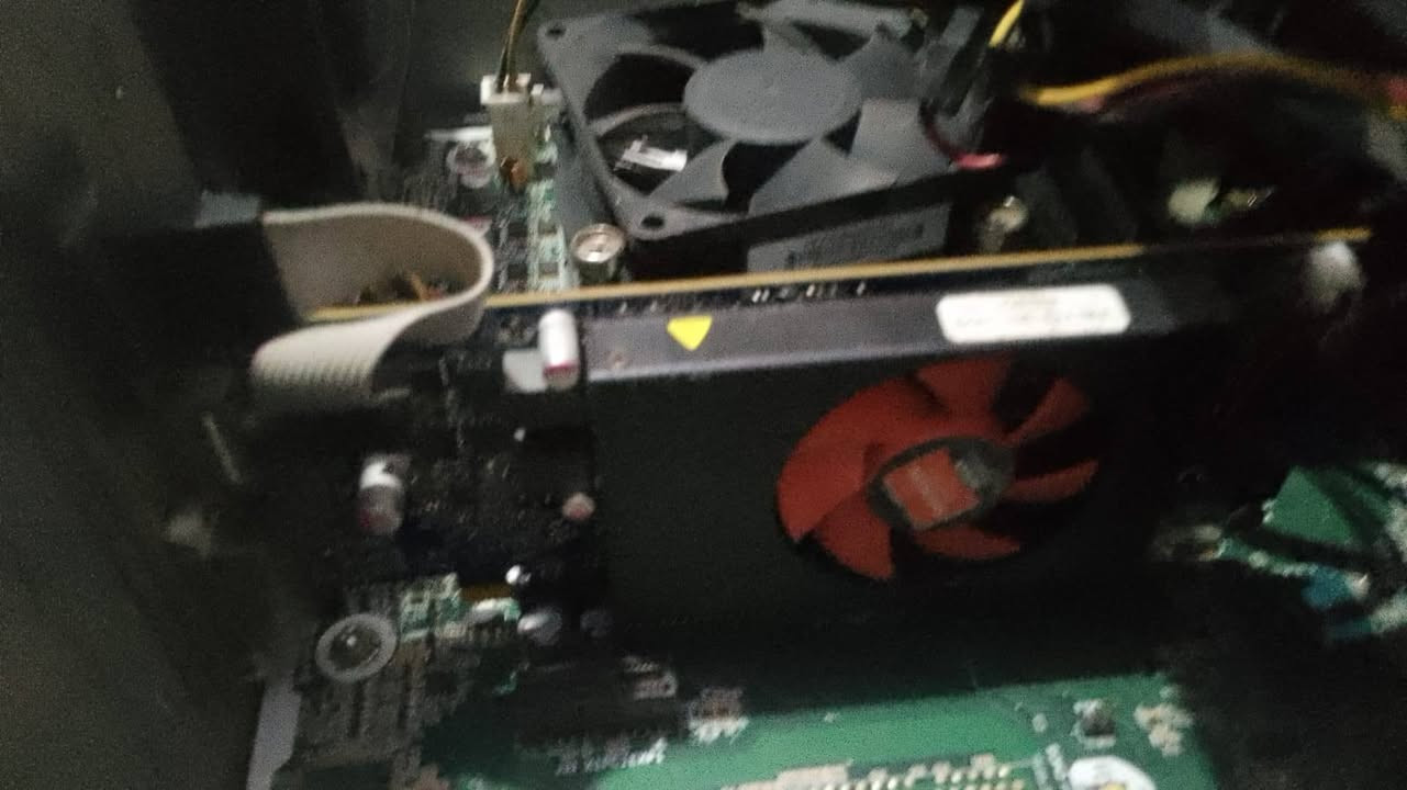 i5 7500 • ٨ جيجا DDR4 • ريديون