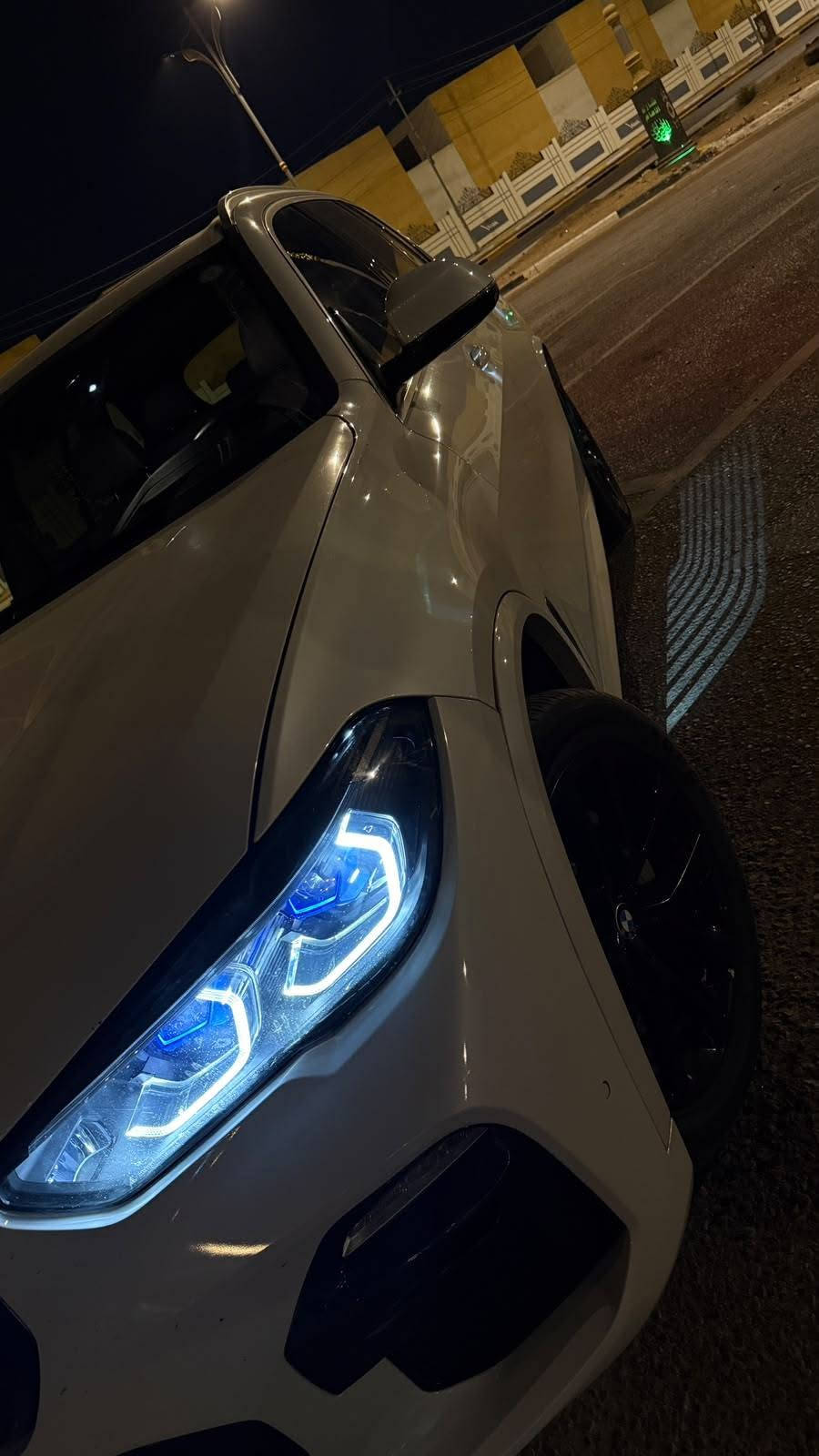 المحرك والأداء: 6 سلندر TwinPower Turbo (سعة 3.0L) - دفع خلفي (sDrive) - جير أوتوماتيك 8 نمر.
 المواصفات الخارجية: بانوراما - أضواء LED ذكية - بصمة دخول وتحديد وضعيات قيادة - رينجات أصلية.
 الداخلية والراحة: كشنات جلد كهرباء مع حافظة ذاكرة (تدفئة/تبريد) - شاشة كبيرة مع Apple CarPlay - عدادات ديجيتال.
 الأمان والسلامة: رادار أمامي - حافظ مسار - نقطة كوراء - كاميرات مع حساسات كاملة.
 الحالة العامة: وارد أمريكي (شاصي وسنتر بشرط الفحص - ذكر حالة الحادث) - أوراق وسنوية جاهزة.@
مكاني كربلاء كتاب تظليل بيها
السعر 350 ورقه وبيها مجال
للاستفسار الاتصال على الرقم ***********
