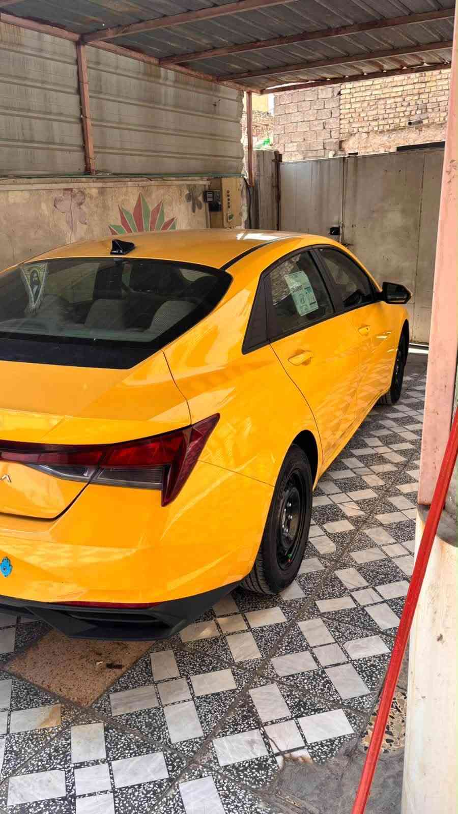 عليكم للبيع فقط النترا موديل ٢٠٢٢ وارد امريكي مكينه ٢٠٠٠ دوش السياره نضيفه و ماشيه ٩٥ الف  تخم تاير جديد صدر مبدل جديد قبل شهرين تبريد ثلج الحادث موضح بل صوره فقط بنيد بدون ايرباك فقط دركه بدون لغود وشواصي مواصفات نص فول (بصمه/ دخول ذكي /نضام ترحيب عند الاقتراب/ رادار امامي/تبريدبيانو/نقط عمياء) وباقي المواصفات المعروفه رقم بغداد السعر ١٣٥ وبيهة مجال الشراي يتصل ‭***********‬ مكاني بغداد المدينه
