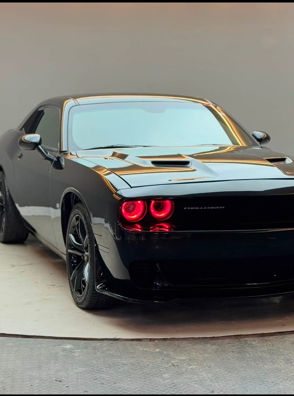 🚗 دودج تشالنجر SXT موديل 2018 | مواصفات أمريكية 🇺🇸

🖤 اللون: أسود
📍 الممشى: 130,000 كم

✅ المحرك والجير بحالة ممتازة 100%
✅ كاميرا خلفية
✅ إنارات LED مع تغيير ألوان
✅ صوت رياضي مميز وجميل
✅ Window Louvers على الزجاج الخلفي لإضافة شكل رياضي
✅ السيارة نظيفة جداً وجاهزة للاستخدام

الملاحظات:

* ضربة واحدة فقط (دعمة).
* يوجد تبريدان صغيران فقط.

💰 السعر المطلوب: 18,000 دولار (قابل للتفاوض بالمعقول)

📍 السليمانية

📞 للاستفسار أو المعاينة، يرجى التواصل على الخاص.   ***********
