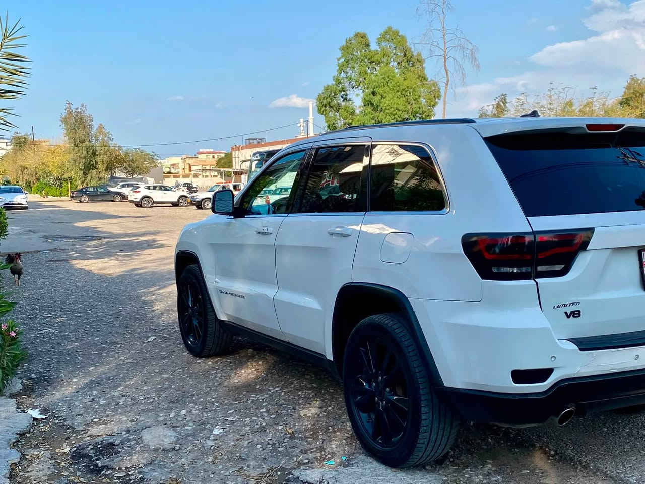 Jeep 2013 be boyax sax
V8 Rt
Kodey bo krawa
Limeted full
Panorama 
Kwshn jld 
Kwshn hetar
Awena hetar
Zor shte tr
***********
