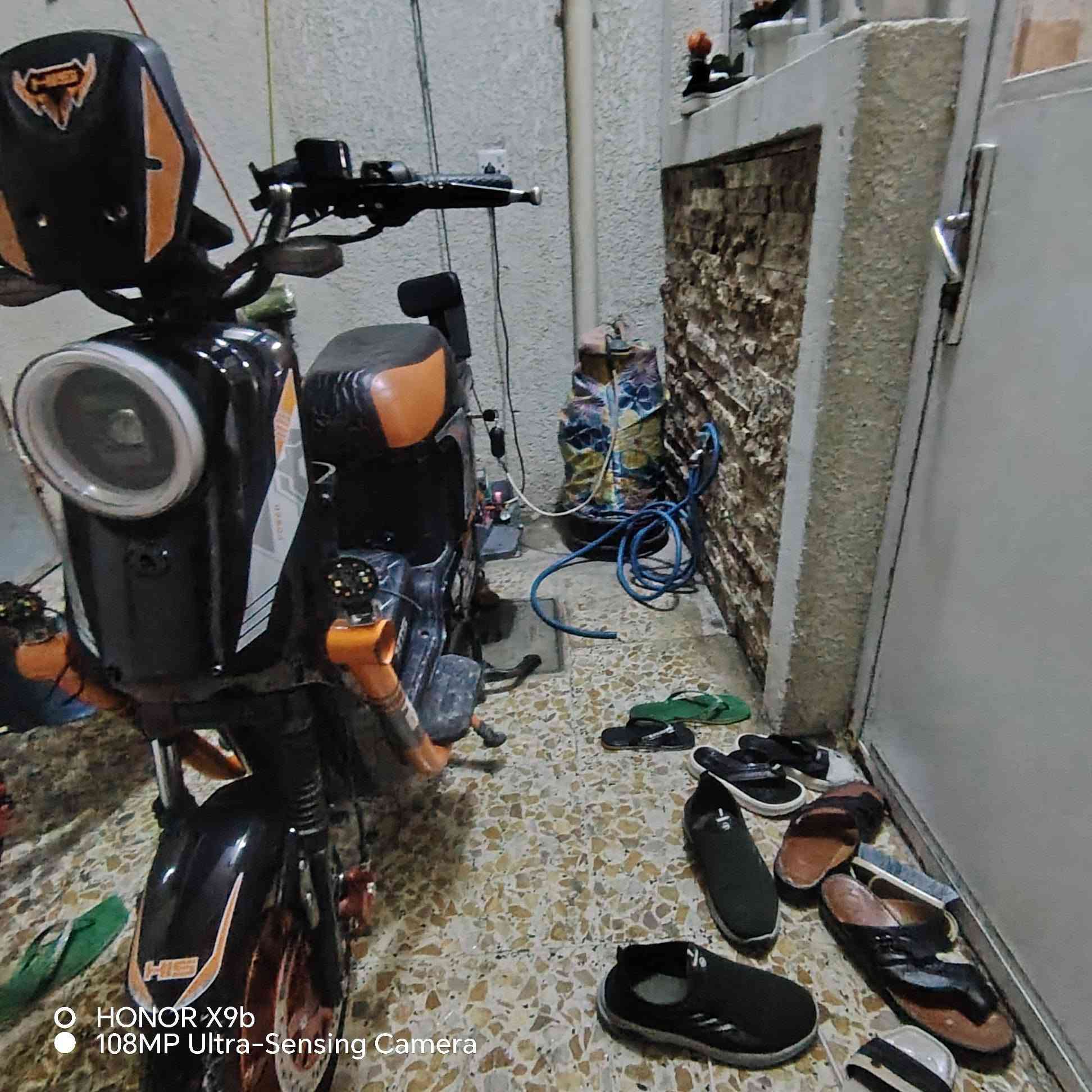 السلام عليكم دراجه شحن للبيع جديده الدراجه بس بيهه نفخ بطاريه وحده بس الدراجه تشغل ولايتات وبلوتوث ٥بطاريات صغار المكان الكريعات السعر ٢٥٠ وبيهه مجال الرقم الاستفسار ***********

نص مكتوب في الصور:
- HONOR X9b 108MP Ultra-Sensing Camera
- HONOR X9b
- 108MP Ultra-Sensing Camera
- O HONOR X9b 108MP Ultra-Sensing Camera
- O HONOR X9b