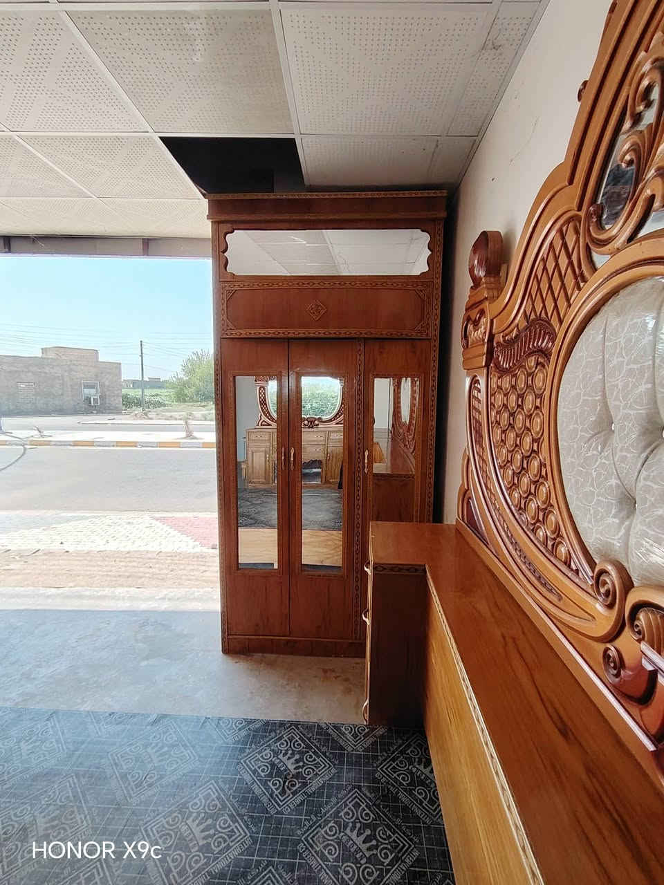 سلام عليكم يوجد غرف نوم عراقي نضافه 90 بل ميه السعر مليون 100وبيهه مجال الاستفسار عن هذا رقم *********** لعنوان قضاء الرمانه
