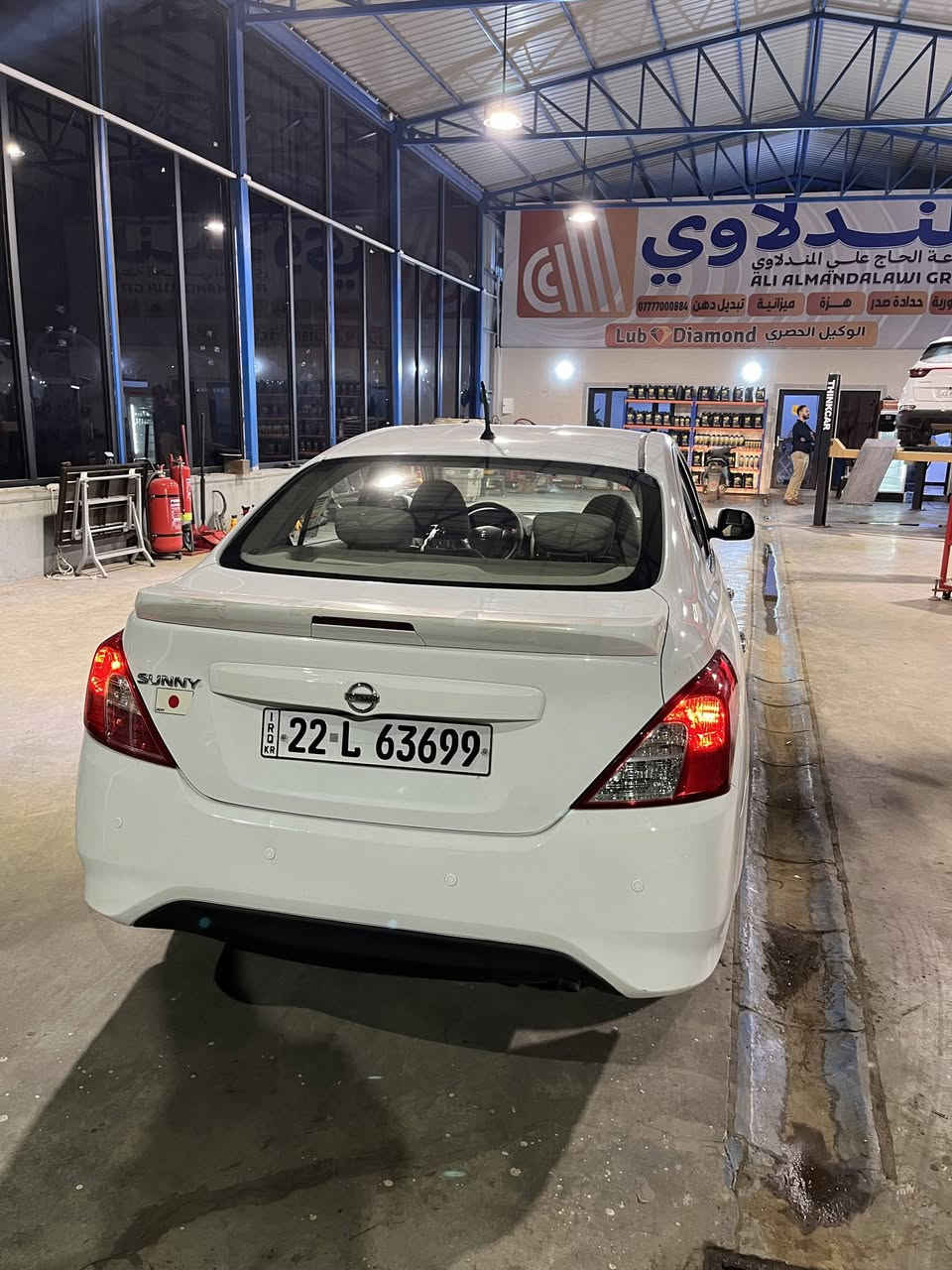 سلام عليك 
نيسان صني هندي 
موديل 22 
رقم اربيل السيارة باسمي 
ماشية 106
السيارة ما مبدل بيها اي شي فقط بوارد موضح بل سونار 
زوج تايرات جديد 
باتري جديد 
الصدر 70 بل100 نضافتة 
وبيها بل دوسة مال باب السايق طخة مثل ما موضح بل صورة 
مكاني بغداد 
السعر 105$ 
رقمي ***********
