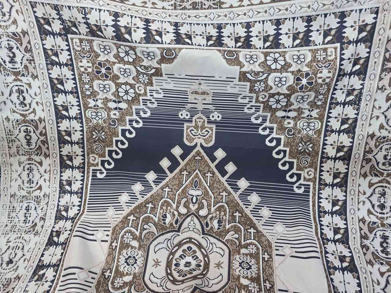 اثريدي زوليه قياس3×5
وتوصيل  الى كل محافظات العراق 🚘🚘 

السعر 45االف.                                                          *********** واتساب
