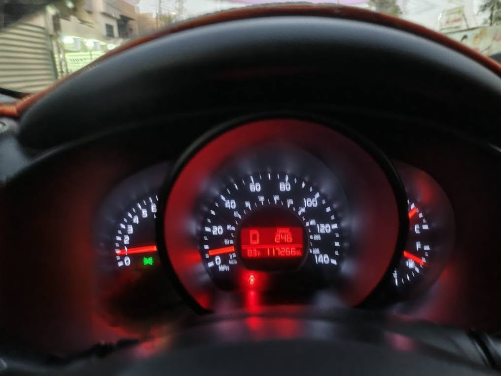 سيارة كيا صول 2015 محرك 1600 اقتصادي 
السيارة محرك و كير و تبريد خير من الله 
مسويلها ادامة قبل فترة 
صدر السيارة نظافتة 90 %
السيارة وارد امريكي بيها حالوب قليل و جاردة القمارة و البنيد
قطعة وحدة صبغ القبغ مال جنطة 
السعر المطلوب 92 ورقة 
للسنفيار هذا رقمي *********** موجود على الواتساب بغداد, العراق
