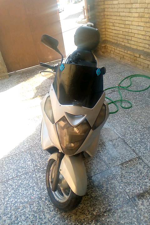 سلفر ونج بقلاوة 2010 مكينة مكفولة 400cc دراجة خير من الله اطيك بيها تراي للشمال الدراجة بيها حادث بلماشة ولحمتها  سعرها مليون و900 وبيها مجال الدراجة رمبة وعلى ايدي ما ماشية اهواي نزلت من الرمبة صارلهة سنة ونص