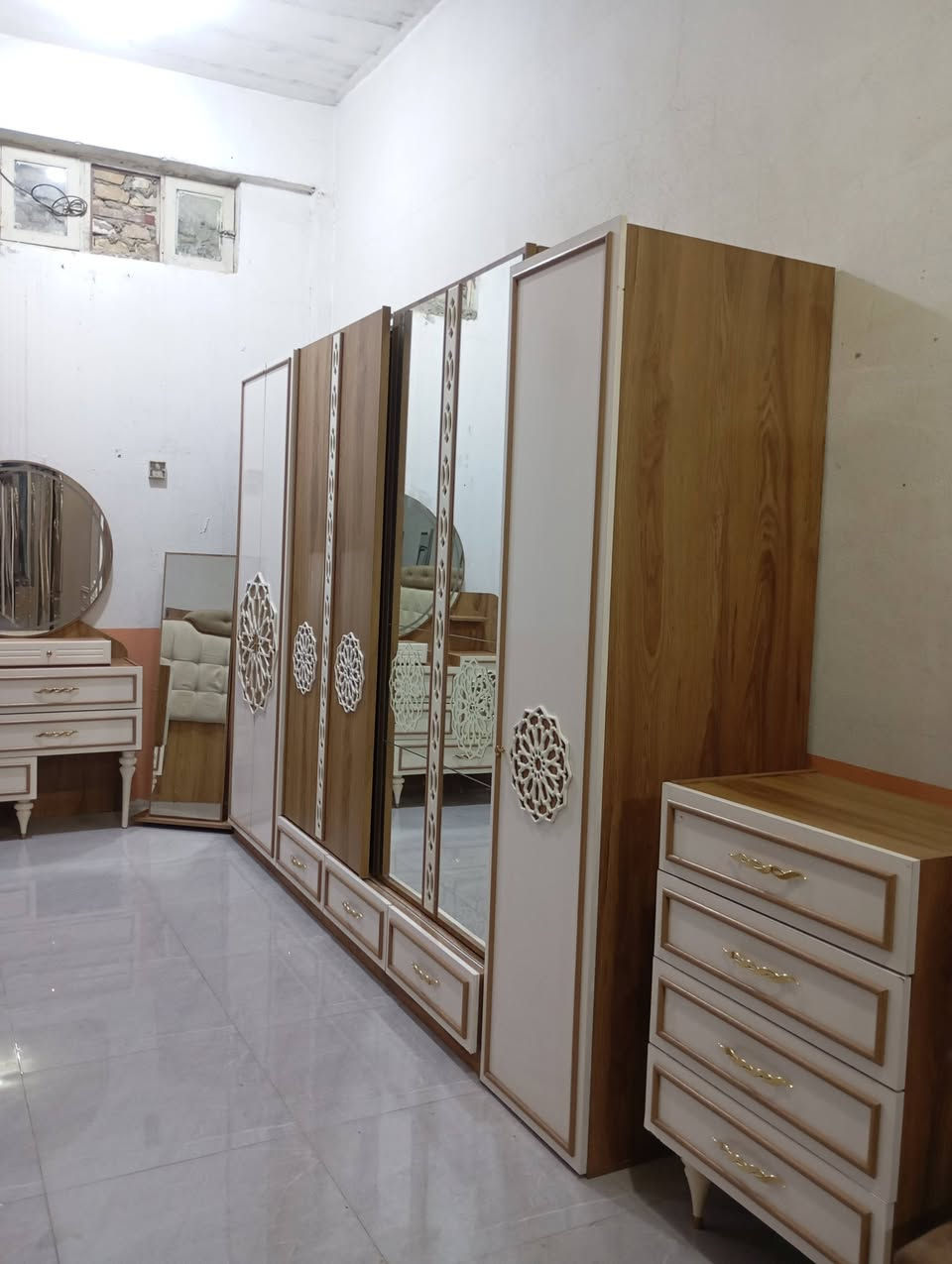 عبغرف نوم تركي ماركه 9قطعه غرف نظيفة وحلوة وشد ونقل وياها للطلب على الخاص والرقم ***********
