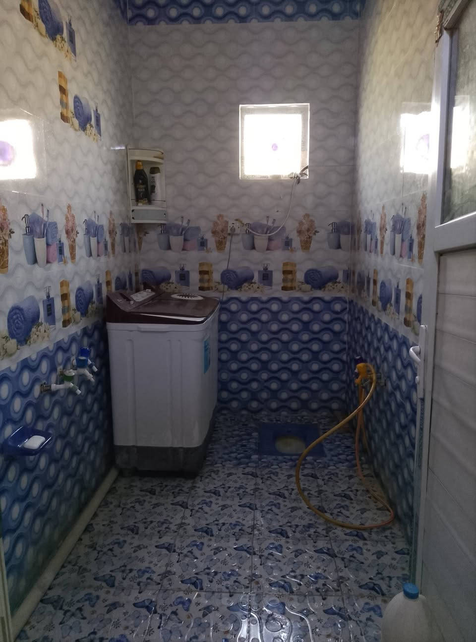 دار البيع العنوان حي الجامعه قراب حسينيه صاحب العصري والزمان
المساحه ٣٦٠/  يتكون من الاستقبال صاله غرفتين و المطبخ  حمام داخل  الاستفسار رقم ***********

