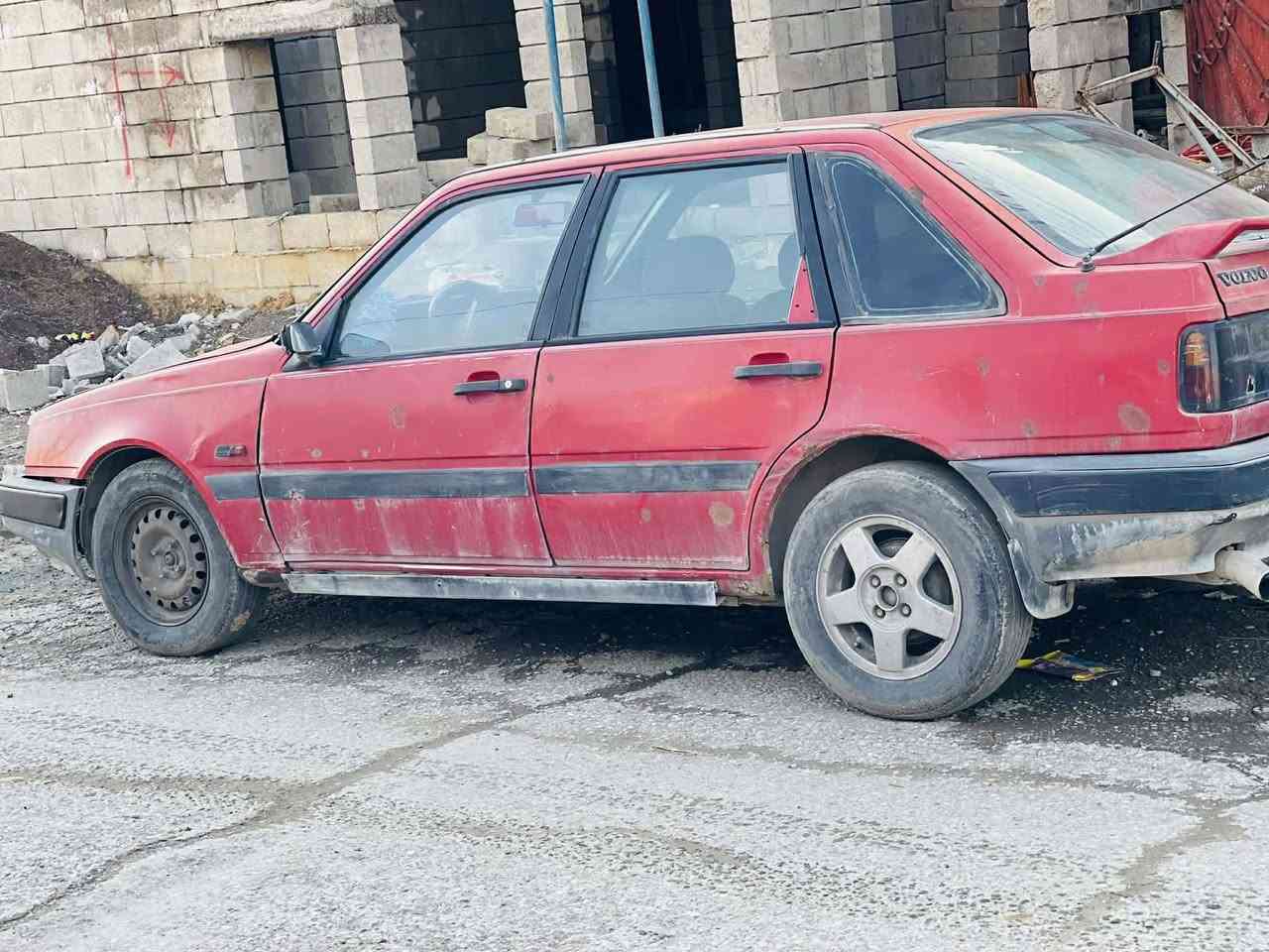 السلام عليكم سياره فالبو موديل 1991 جير محرك شرط سنويه واجهه وكاله عامه باسمي السعر 10 $ ***********/***********
