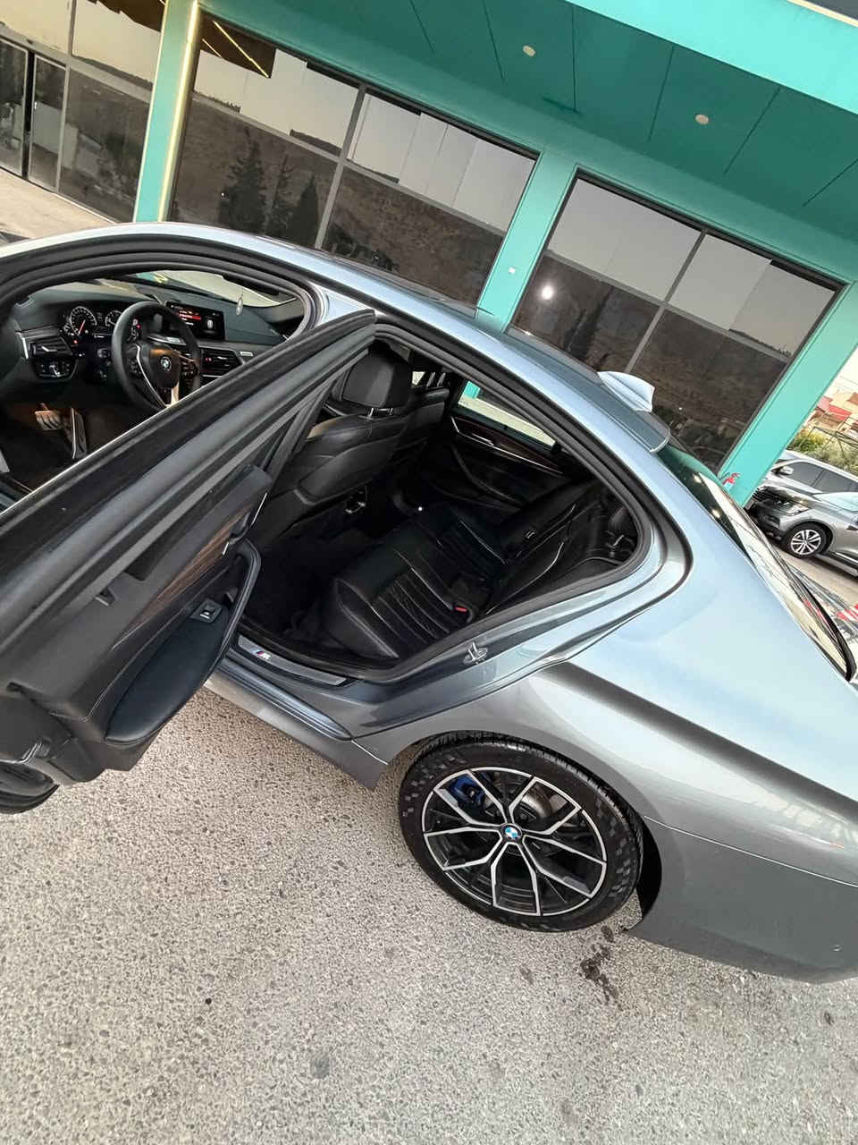 سلام عليكم
لبيع BMW 530 
موديل 2018 
سيارة كلين سيارة VIP
مواصفات فول فول مواصفات mbakej
سيارة كل موصفات 5 كاميرات داتاشو صندوق شفط كشنات حار بار رادار كشنات خزن كشنات 700 سيارة فول كاملة مكملة على 24 حباية سيارة رقم سنوية هزة كلشي كامل سيارة بسمي تحويل ثاني يوم سعر سيارة 250 ورقة بيها مجال لطيبين 
رقم او واتساب ***********
