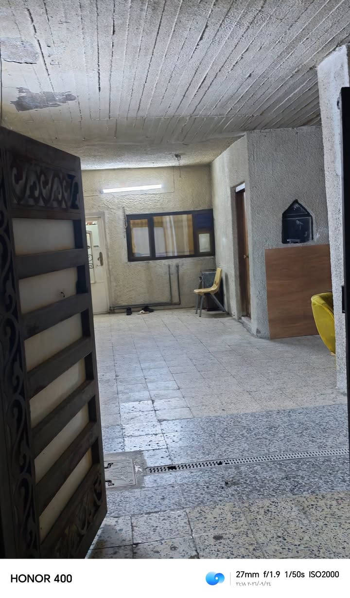 دار للبيع 215.5 متر
الواجهة 10 متر و النزال 21.5 متر
حي اور ال 600 ثالث فرع بعد مطعم الفلسطيني قريب على الشارع العام للاستفسار الاتصال على الرقم ***********

وهاي الصور المرفقة تبين 
5 غرف نوم
هول بالأراضي و مطبخ 3 حمامات و كراج سيارتين و حديقة وغرفتين نوم ومتر وره البيت ترك
الطباق الثاني هول و3 غرف نوم و مطبخين وحمامين ودرج داخلي و أكو درج خارجي يعني باببين

نص مكتوب في الصور:
- HONOR 400 27mm f/1.9 1/17s ISO400 21:16 ٢٤/٠٩/٢٠٢٦
- HONOR 400 27mm f/1.9 1/33s ISO2000 ٢١:١٨ ٢٤/٠٩/٢٠٢٦
- HONOR 400 27mm f/1.9 1/20s ISO4000 21:16 ٢٤/٠٩/٢٠٢٦
- HONOR 400 27mm f/1.9 1/33s ISO3200 ۲۱:۱۸ ۱۴۰۴/۰۹/۲۰۲۶
- HONOR 400 27mm f/1.9 1/50s ISO1250 21:18 24/09/2026
- HONOR 400 27mm f/1.9 1/100s ISO1000 ٢١:٢٨ ٢٤/٠٩/٢٠٢٦
- HONOR 400 27mm f/1.9 1/100s ISO800 ٢١:٢٨ ٢٤/٠٩/٢٠٢٦