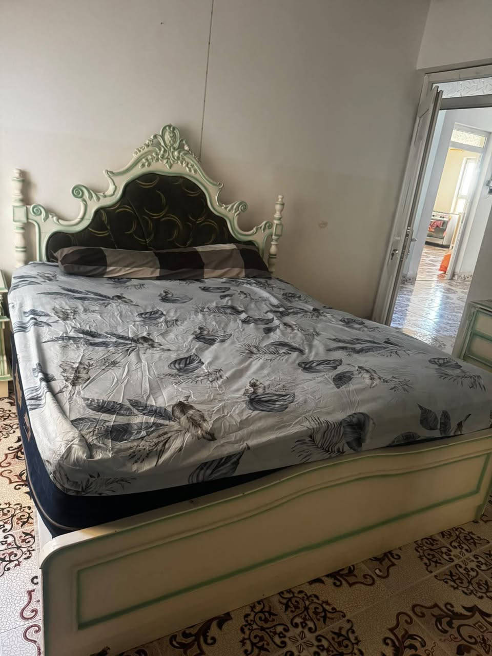 السلام عليكم  طخم للبيع  ،250 ألف  بيع مستعجل ***********
