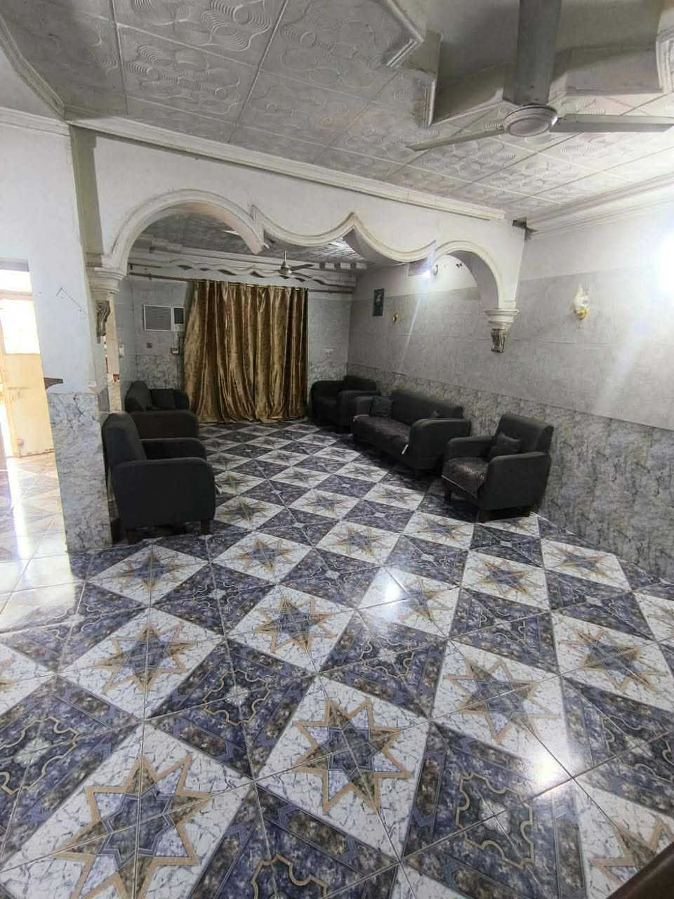 فرصة استثمارية مميزة – دار للبيع في كربلاء / الحر حي المومنين
📍 الموقع: كربلاء – منطقة الحر، مقابل مدرسة العنبة، على شارع  مجاور حبيب وإخوانه للإنشائيات.
📐 المساحة: 200 متر مربع – طابو صرف.
🏠 مواصفات العقار: ✅ طابقان. ✅ 5 غرف نوم. ✅ غرفة استقبال. ✅ صالة. ✅ مطبخ. ✅ حمامان (علوي وسفلي). ✅ كراج. ✅ محل تجاري.
⭐ موقع استراتيجي مميز، مناسب للسكن أو للاستثمار وإقامة مشروع تجاري، ويقع على شارع رئيسي حيوي.
💰 السعر: عند التواصل مع صاحب الملك.
📞 للتواصل مباشرة مع صاحب الملك: ***********
 ***********

