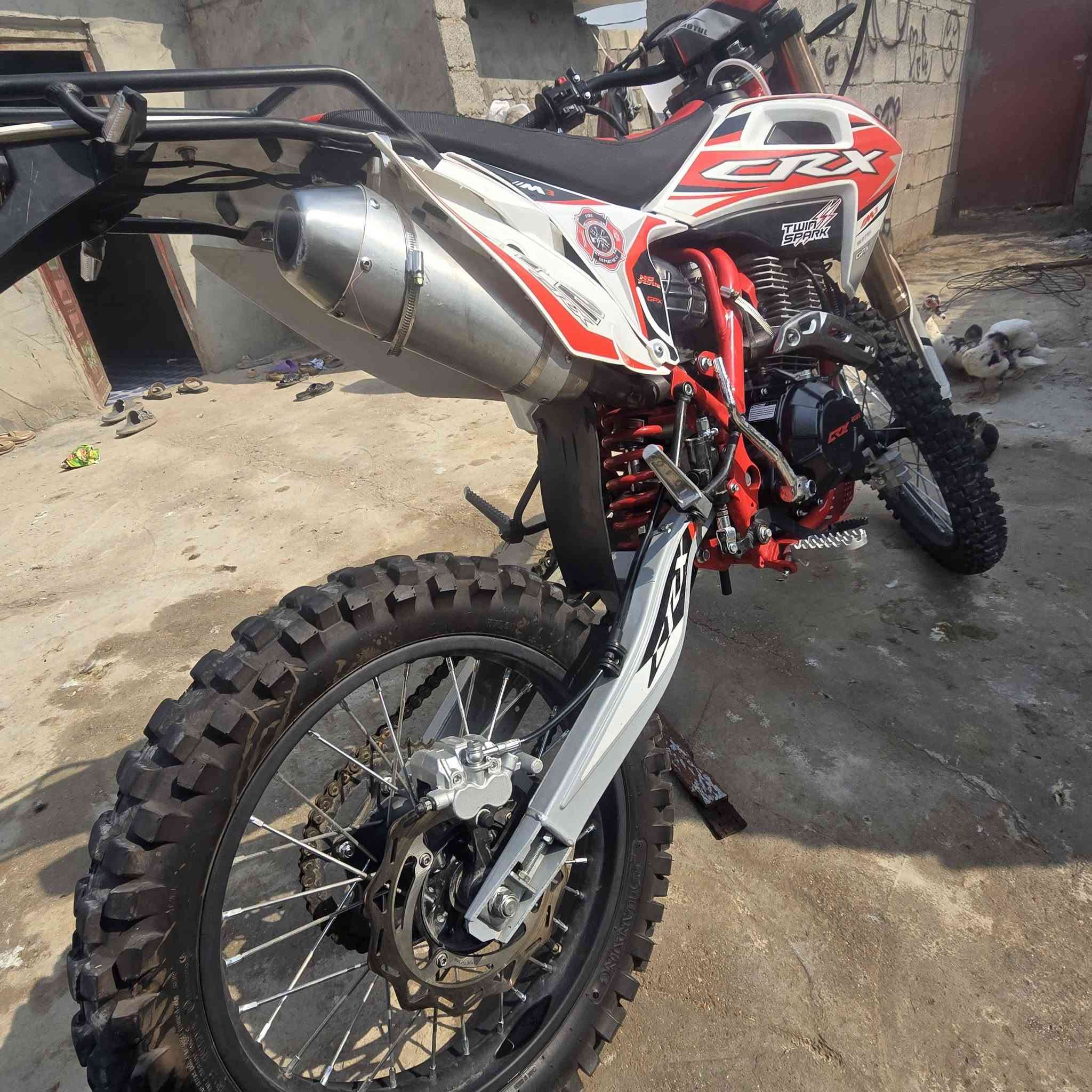 قفاز crx موديل 25  طالعه من الوكيل 26 المخرك 350cc ماشيه الفين ونص الدراجه النضافه 95 / 100 شلعه الصوت من كلشي جاهزه  السعر 1600 وبيه مجال للشراي *********** المكان ميسان الابتيره
