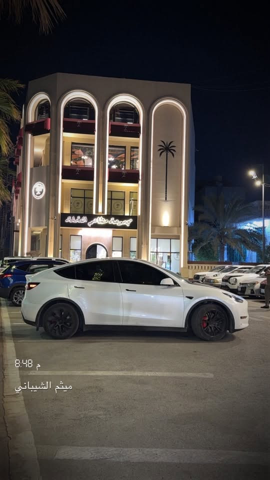 المواصفة
Model Y Long Range AWD 2024

الدفع

دفع رباعي AWD – محركين

المحرك الخلفي

حوالي 220 kW

المحرك الأمامي

حوالي 158 kW

البطارية

حوالي 78–82 kWh إجمالي حسب البطارية

القابل للاستخدام

حوالي 75 kWh

0–100 كم/س

حوالي 5.0 ثواني

السرعة القصوى

217 كم/س

المدى

حوالي 500 كم EPA، ويختلف حسب الجنوط والبطارية 

المقاعد

5

الشحن السريع DC

حتى حوالي 250 kW في ظروف مناسبة

الشحن المنزلي AC

حتى 11 kW تقريبًا

الوزن

حوالي 1,980 كغم

الطول

4,751 مم

العرض

1,921 مم

الارتفاع

1,624 مم

الخلوص الأرضي

حوالي 17 سم

الشنطة

أمامية + خلفية، والسعة كبيرة مع طي المقاعد
+ دركه كاربون فايبر سعره 800$ والسيارة كامل من كلشي وربع ميحتاج صرف + وغراضه كامله شاحنه 

 مكان ديالى بعقوبة الجديدة 
*********** وتساب 
سعر:225 وبيه مجال بسيط للشراي
