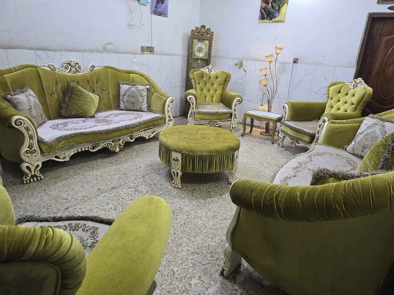 تخم زان تركي 10 مقاعد نظيف
سعره 360 وبي مجال مكان البياع 
اكو توصيل ب واتساب 
***********
