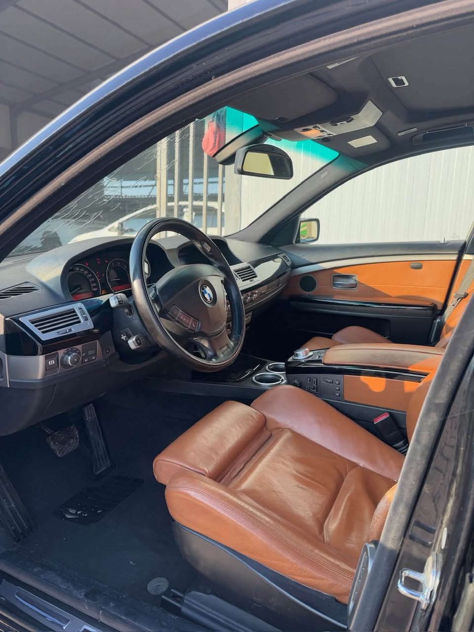 للبيع 
BMW 750i 2006 Individual
طــلــب خــاص وارد يـابـانــي 🇯🇵 
لون نيلي 🔹
ابواب شفط 
صندوق كهرباء 
بردات كهرباء 
ثلاجة وباقي المواصفات المعروفة 
ماشية 130,000Km حقيقي
السيارة صيانتها كلها على ايد الاستاذ عمار بي ام
بيها كلير باليابان 
السعر 13,000$ وبيها مجال 

***********
***********
