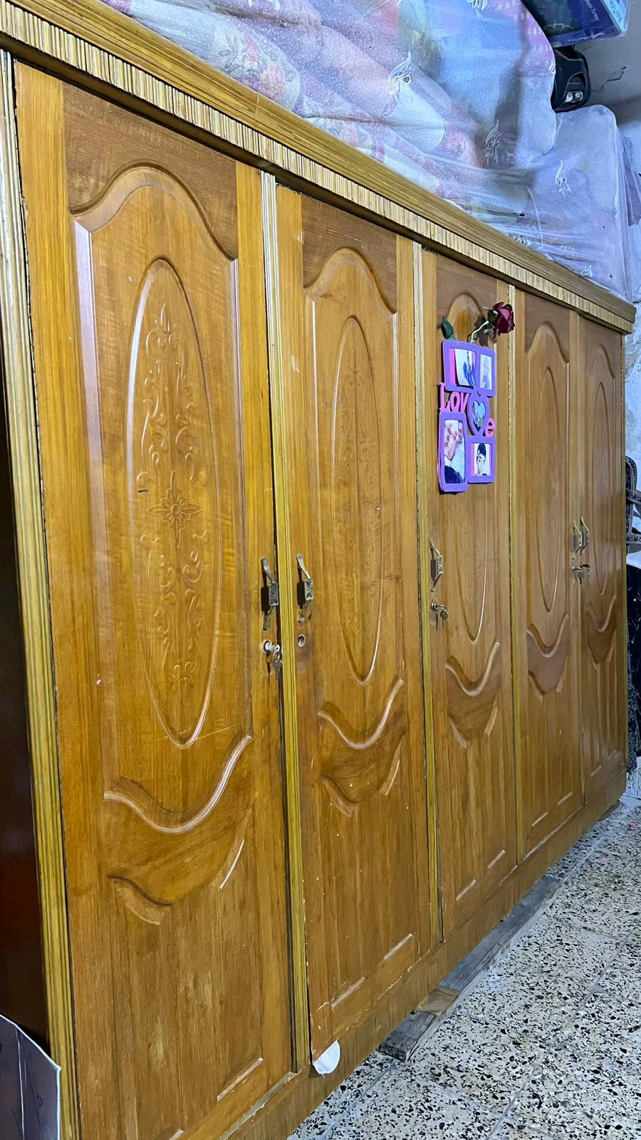 كنتور ملابس • ٥ أبواب • طاولة قابلة للتكبير