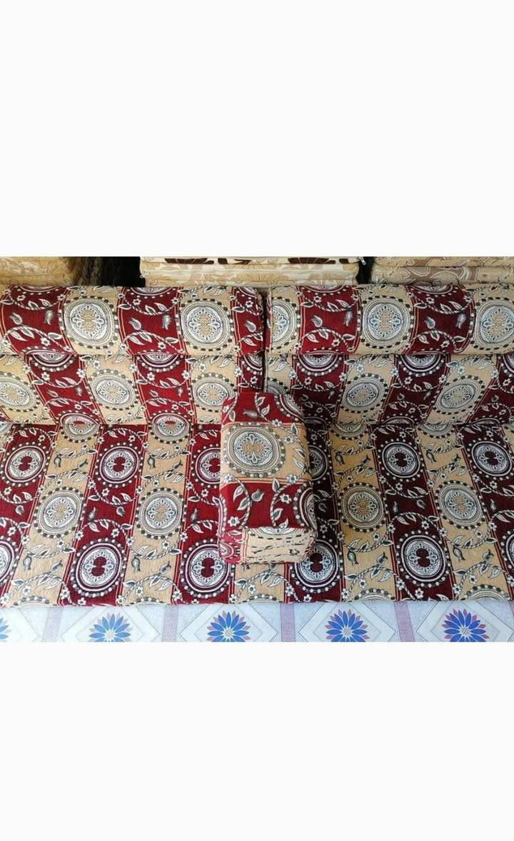 ديوان ارضي جديد غير مستعمل
٦ دوشك والضهر مالته 
وزاوية وحدة و٦ مخدات 
للاستفسار *********** دهل اوران, واسط
