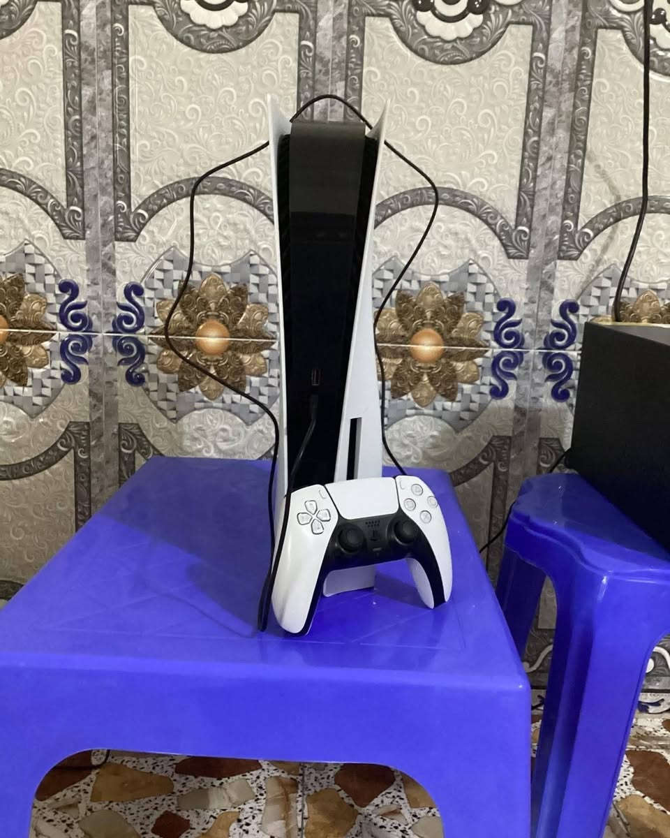 بلي فايف فات للبيع ذاكرته 825 +جوستك واحد + كامل ملحقات واير HDMl و واير الكهرباء و واير شحن الجوستك +الجهاز اولاين +وياه قرص فيفا 24 مال بلي فايف (يعني القرص نسخة مال بلي فايف +الجهاز لوك استيكر يعني ما مفتحوح ولا داخل صيانه + الجهاز نضيف جدا  صارلي اسبوع من اخذته وإلي ما يصدك اشوفه الوصولات يعني نضافه ميه بالميه وتكدر اتشوف الصوره 

يو بي اس اونلاين اونلاين واحد كيفي وليس اوفلاين يعني انسه البلي يعطل عندك واليو بي اس من شركة فاربر المعروف لا يعرف واليو بي اس تحويل صفري مثل ما كلنه يعني انسه يعطل البلي +كامل ملحقات + اشتريته جديد وصارلي اسبوع والوصولات هم عندي 

شاشه من شركة گيم اون الشاشه مال كيمنك  120هيرتز (فريم) +زمن الاستجابه 0.5 +FHD+ الحجم 27 +كامله الملحقات +اشتريتهه جديده وهم صارلي اسبوع والوصولات بعدهه عندي 
 
السعر : كل هاي الغراض مليون وميه اسعار وبيه مجال 

التواصل على هذه الارقم:***********
