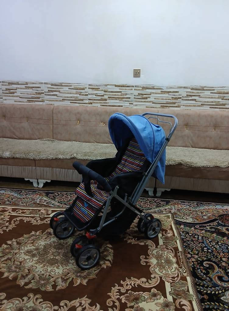 عارەبانەی مناڵان ئەوروپیە شەریکەی vava یە، زۆر تۆکمەو بێعەیبە ، 8 تاییە و تایە گەورەیە، قایشی بەستنەوەی هەیە، دەسکەکەی دوئاڕاستەیەو ئەتوانی مناڵەکە ڕوبکەیتە خۆت ، کورسیەکەی تەواو تەختەکرێ بۆخەوتنی مناڵ، ژێری پێوەیە بۆشت هەڵگرتنو بازاڕی ، تایەو ئیستۆپ و لێخوڕینی زۆر مەزبوتە
شوێن قاچی مناڵەکە بەرز ئەکرێتەوە، ئەتوانی لە تەمەنی یەک ڕۆژی مناڵی تێبکەی تا 5 ساڵی 
سعریشی زۆر گونجاوە قفڵی 45 هەزارە بەبێ معامەلە
سلێمانی ، گەیاندن هەیە*********** السليمانية, العراق
