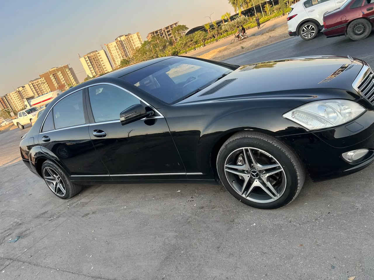سلام عليكم مارسدس S550رقم كركوك واصله للكمرك بيه قرار ٤٨وفحص ١٠٢ بدون ظربه بيه بس داير جاملغ خلف السائق الباقي مكفول ***********مكان السياره بغدادالسعر ٨٥بيه مجال وللمراوس
