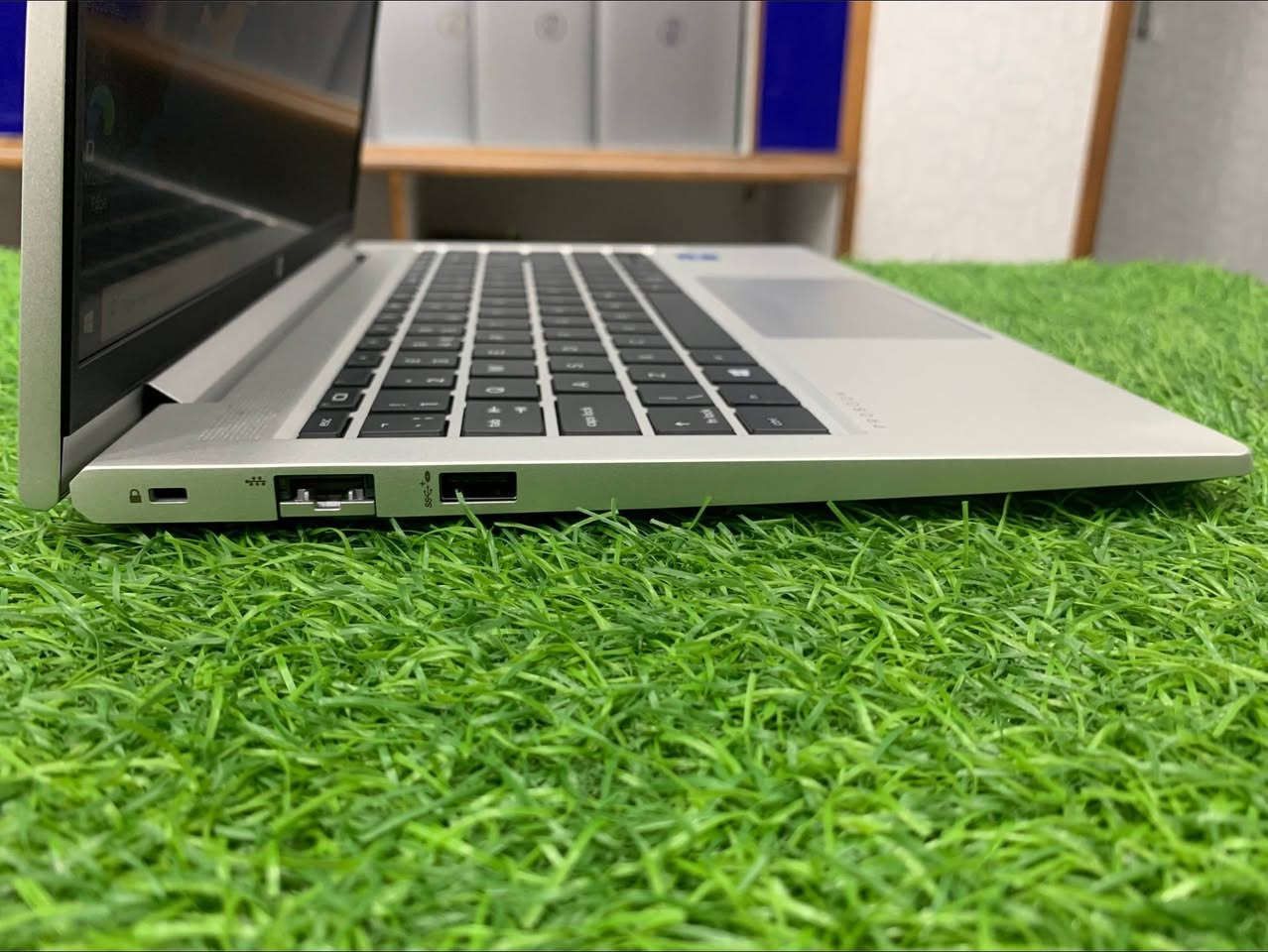 🔥 لابتوب HP ProBook 440 G8 🔥
💻 أداء عملي وأناقة تناسب كل استخدام!

🔹 المعالج: Core i5 الجيل الحادي عشر – i5-1135G7
🔹 الرام: 8GB DDR4 قابل للزيادة
🔹 التخزين: 256GB SSD NVMe قابل للزيادة
🔹 الشاشة: 14 إنش
🔹 كرت الشاشة: Intel Iris Xe Graphics
🔹 النظافة: 100%
🔹 يأتي بكارتون

🎁 الهدايا:
✔️ حقيبة لابتوب
✔️ ماوس
✔️ Mouse Pad
✔️ الشاحن الأصلي
✔️ تغليف احترافي داخل كارتون

🎯 مناسب جداً للطلاب، الدوام المكتبي، البرمجة، الدراسة، المحاسبة والاستخدام اليومي.

🚚 التوصيل متوفر إلى جميع المحافظات
📍 بغداد – الأمين الثانية

🛡️ فحص كامل للجهاز قبل الإرسال، وفحص قبل الدفع والاستلام.

375 الف فقط 
واتساب *********** للتواصل
