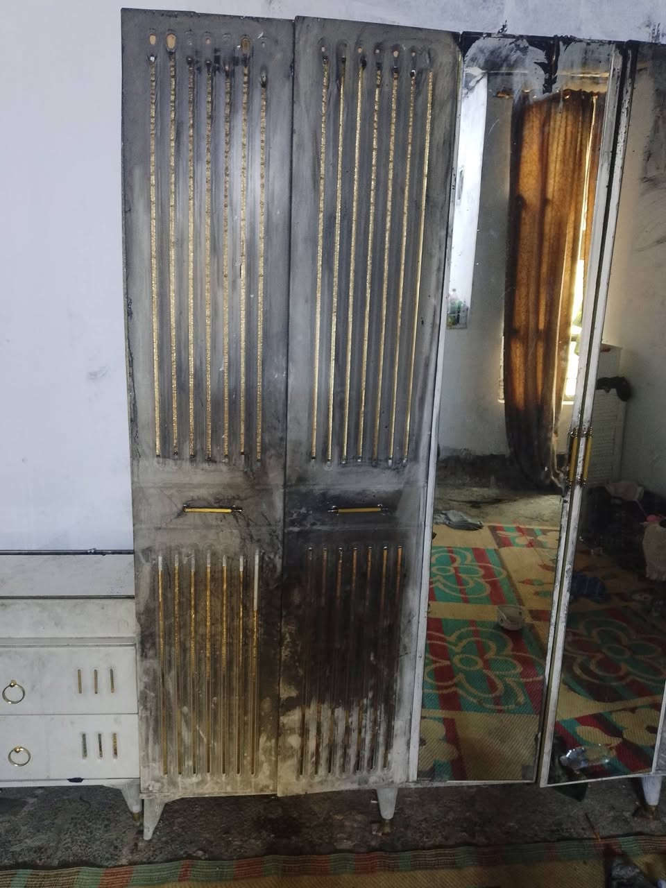 السلام عليكم غرفه تركيه 7 قطع بيها ضرر شوي لايحها دخان بيع مستعجل 250 مكاني بغداد مدينه الصدر حي طارق ***********
