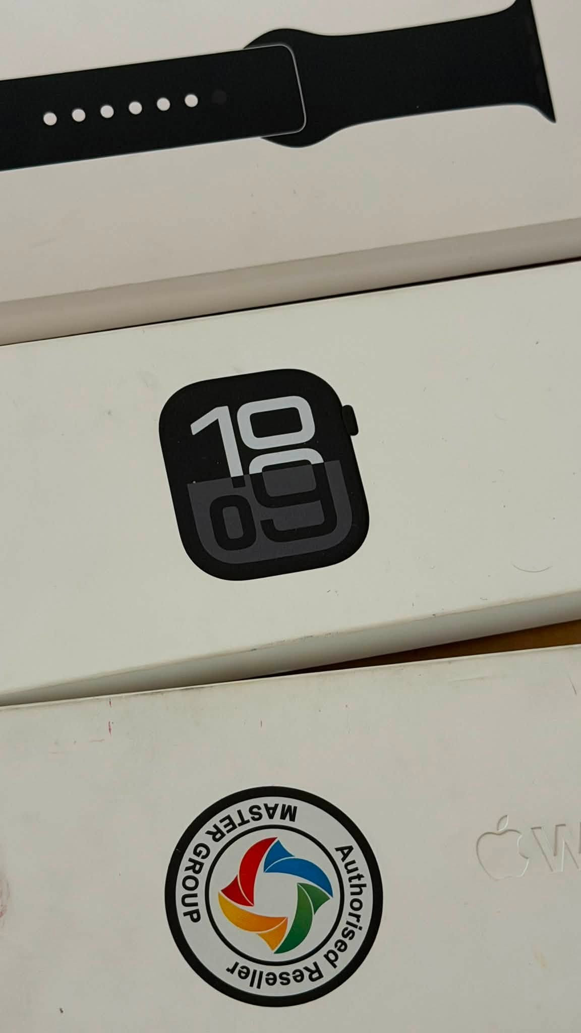Apple Watch Series 10 • ٤٤مم • بطارية ١٠٠٪