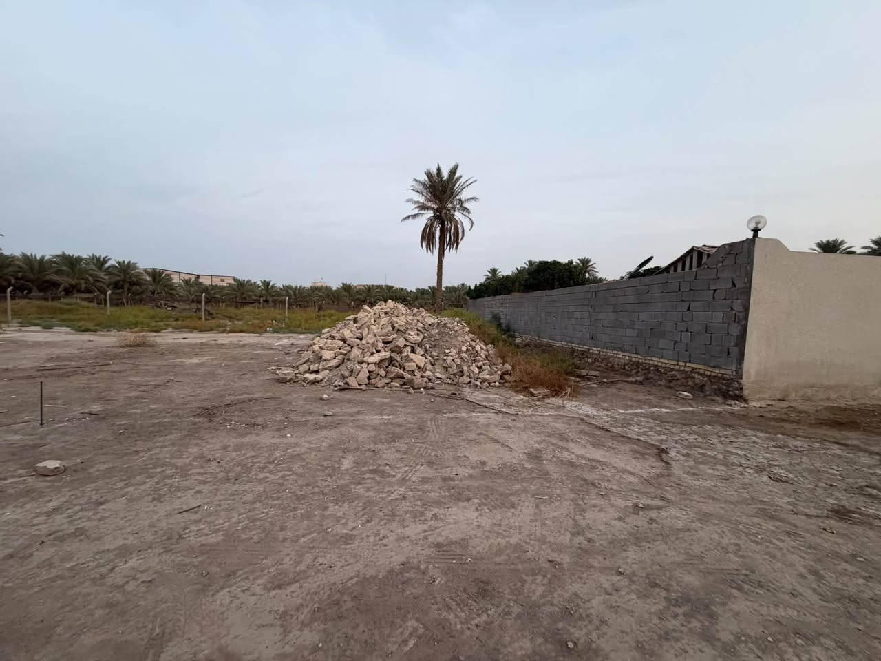 ٣ قطع بمساحه ٢٠٠ متر في كورنيش الجديد قرب الصياغ للبيع للاستفسار ***********
