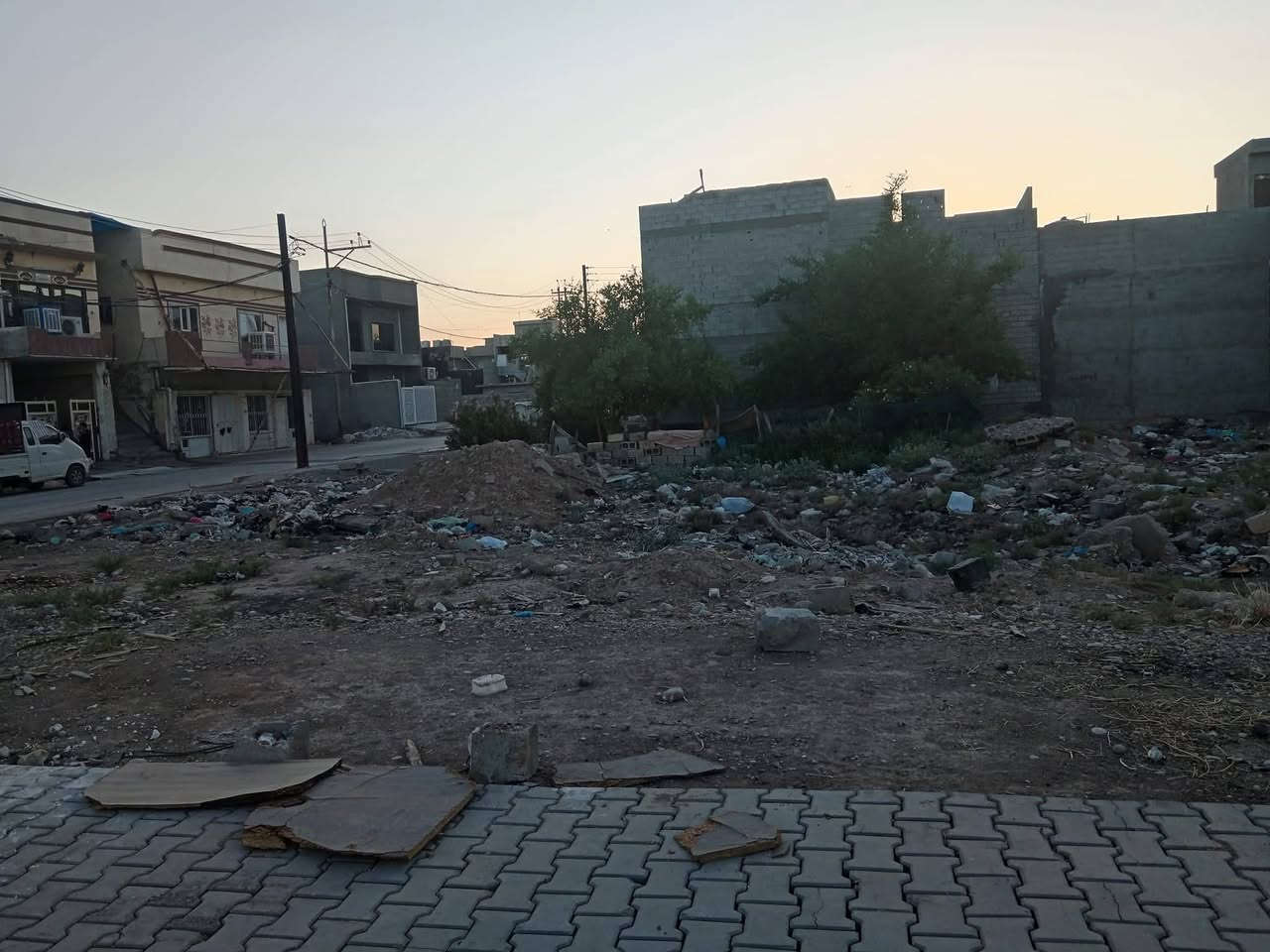 قطعة أرض تجاري طابو للبيع
موقع مميز على شارع سايدين 
المساحة /  ٣٧٢ متر
الواجهة / ١٥ متر 
العنوان/كركوك حي الزوراء قرب جامع الراشدين
السعر /يرجى الاتصال على ***********
