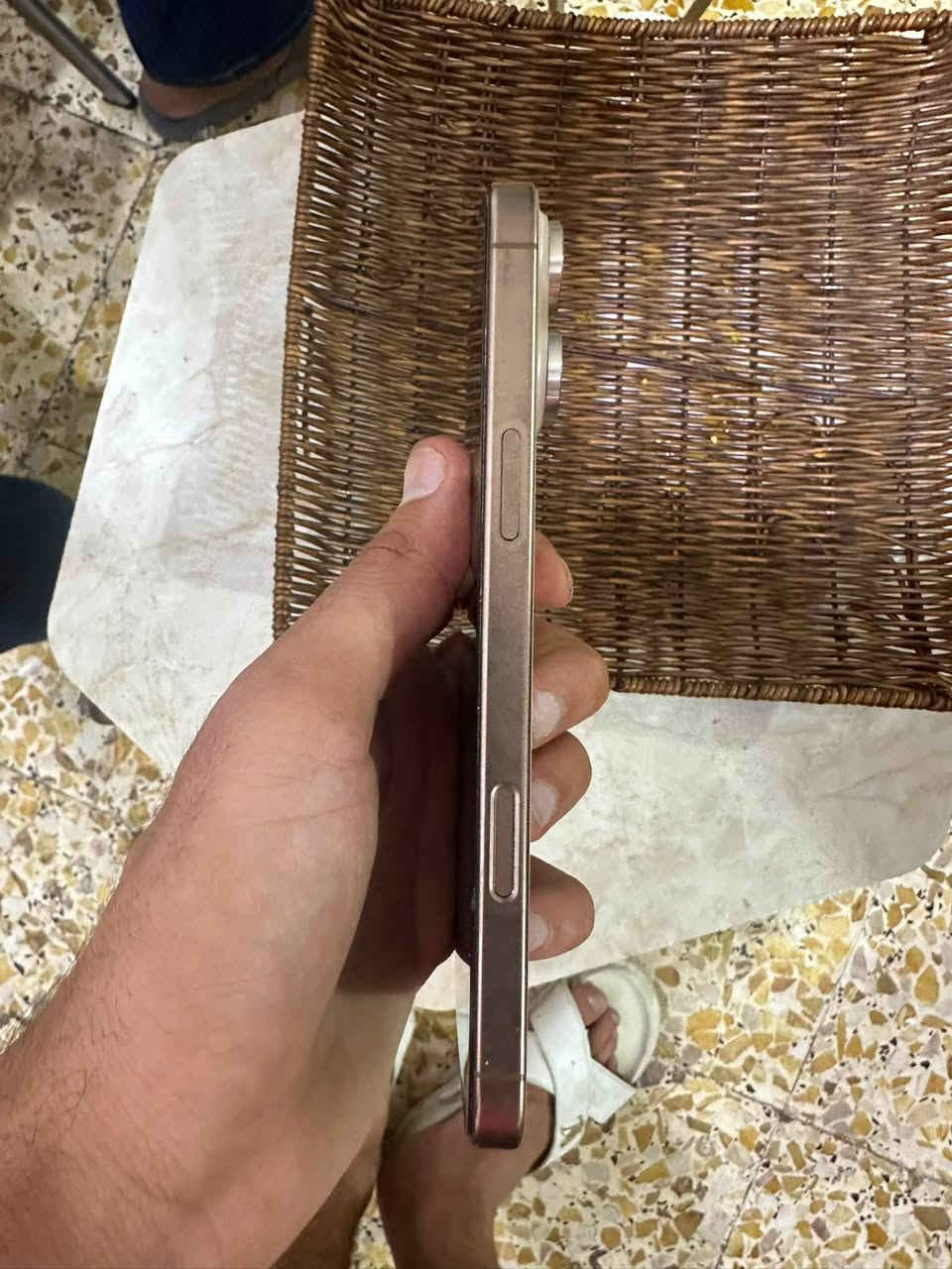 16 برو ماكس/بطاريه 90/الجهاز وكاله / فطر بالضهر صغير مثل ماراضح بالصوره /مليون وميه وبي مجال للشراي ***********
