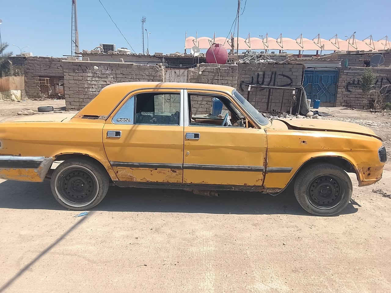 فولكه للبيع كوم حديد او تريد ارقامها وياها راعيها موجود ورقمها ذي قار
بدون مكينه وكير مكاني سوق الشيوخ 
سعرها 6 وبيه مجال 
رقمي ***********
