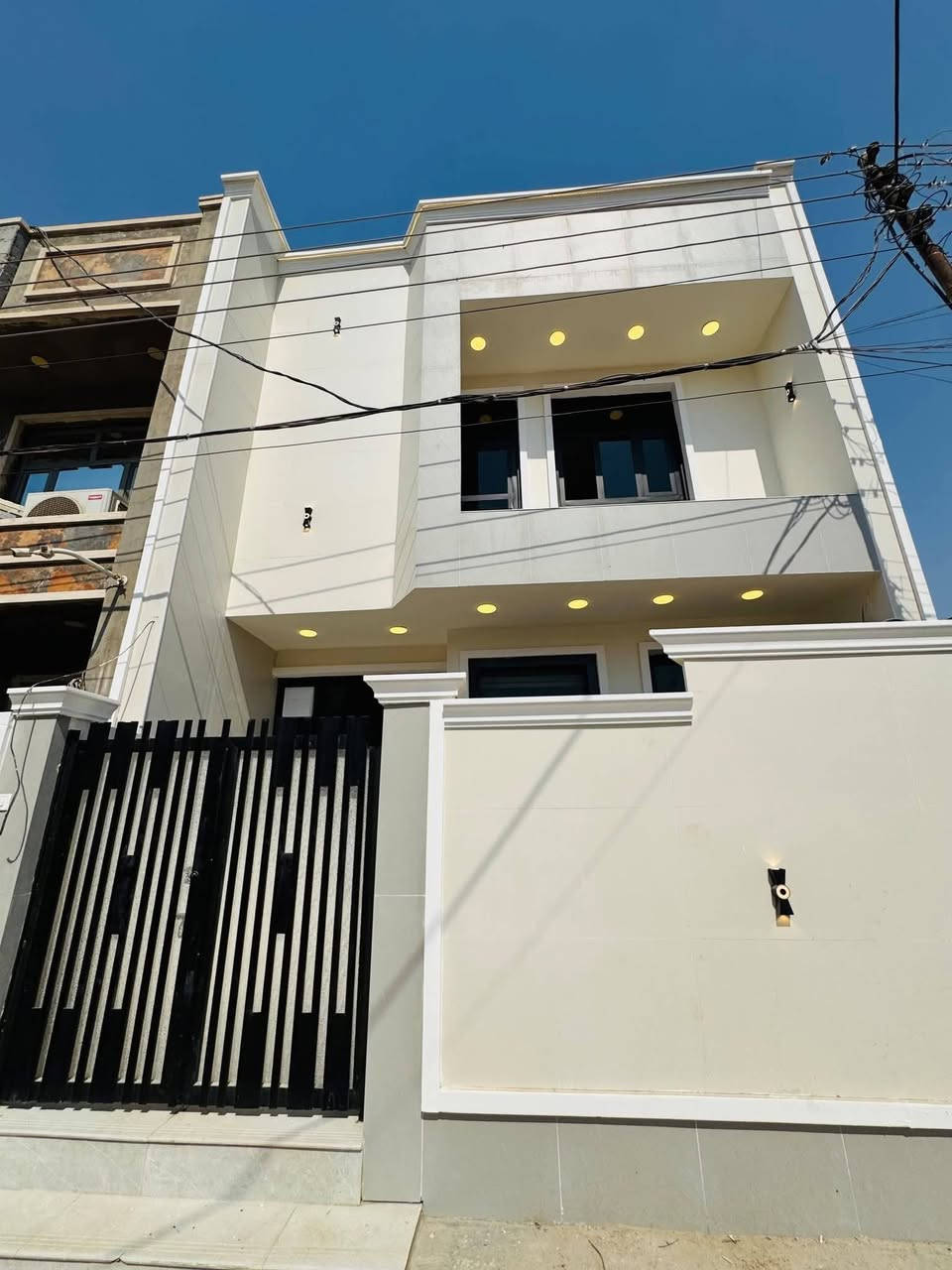 #مكتب_الشغف_للاستثمار_وتطوير_العقار
🏠#دار_للبيع   100متر واجهيه 6،25متر نزال 16متر
 بناء طابقين حديث 

يحتوي البيت. ع[3غرف نوم -استقبال -صحيات عدد 4- صالة- ومطبخ] البيت شغل درجة اولى 

🔶️مع كامل الخدمات
🔴ملاحضه البيت جاهز للسكن 🔑

⬅️السعر مغرريي✨️

⬅️نوع العقار  طابو زراعي سند 25 اقرار محكمه 

📍العنوان #بغداد_الدوره_البوعيثه   
      مجمع السلطان الرابع 
🔴للاستفسار  خاص او الاتصال ع الرقم 
☎️***********
☎️***********
