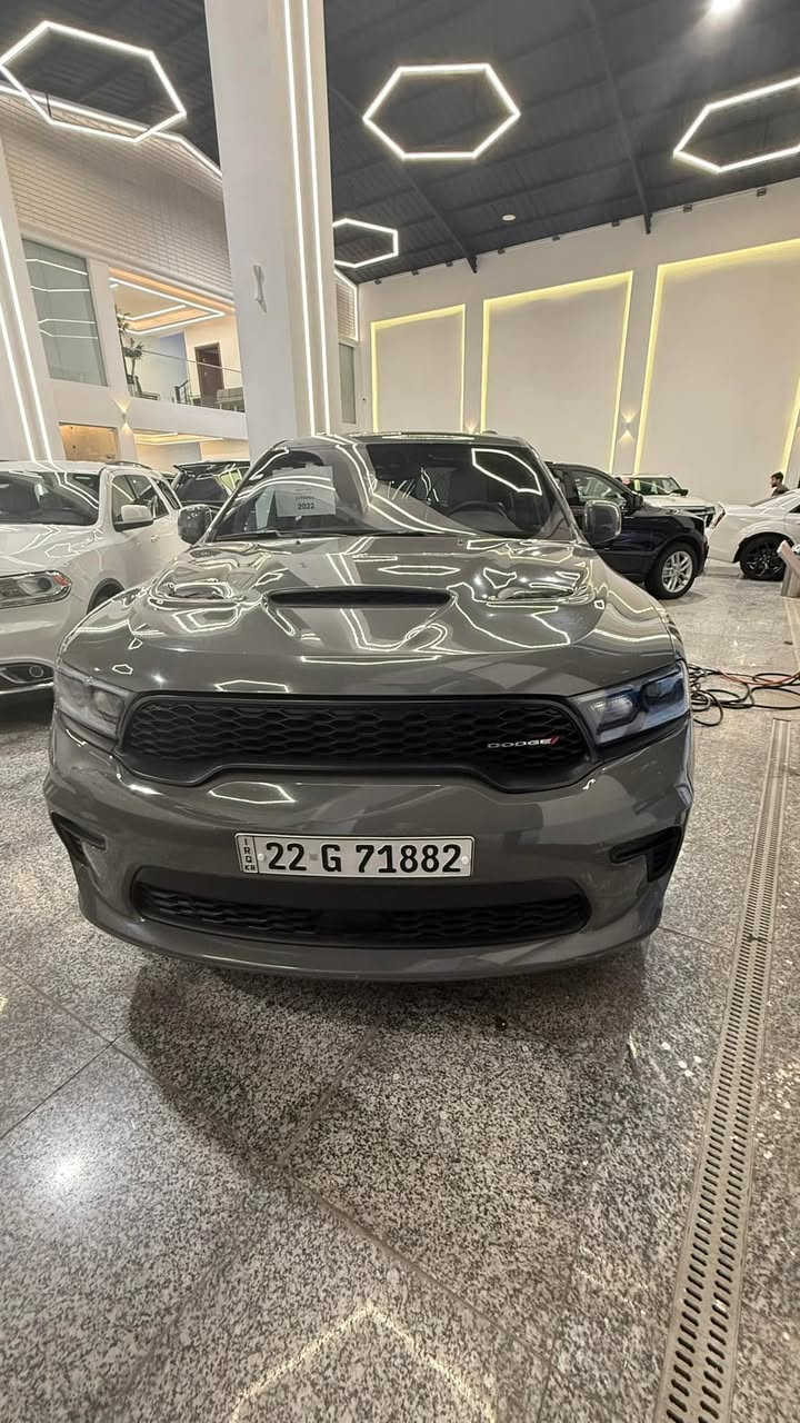 دوج دورانكو جي تي بلص .
الموديل : 2022 (خليجي  ). 
المحرك : V6.  3.6L . 
العداد : 59 الف mi.
اللون : اسمنتي . 
الرقم :اربيل  تحويل او وكالة  

المواصفات : 
.........----.........
* 7 راكب .
* رادار امامي مع مانع تصادم. 
* تحذير الخروج عن المسار . 
* تحذير النقطة عمياء  .
* نظام تحذير عند التقاطعات.  
* نظام تقليل الضجيج داخل المقصورة. 
* شاحن موبايل وايرلس. 
* تعديل وضعيات مقود السائق كهربائيا. 
* مرايا تعتيم ذاتي. 
* نظام الصوت من الپاين 10 سماعة. 
* ويل كروم قياس 20 انج.
* فتحة سقف سلايد .   
* شاشه كبيرة 10.1 انج . 
* نظام الخرائط (GPS).
* كير شفتر بالستيرن. 
* كاميرا محيطية 360 درجة. 
* المصابيح الأمامية LED.
* كشافات الضباب LED. 
* دخول ذكي. 
* بصمة ابواب .
* تشغيل بصمة .
* تشغيل عن بعد.
* الصندوق الخلفي كهربائي.
* فرش المقصورة الداخلية من الجلد الفاخر.
* ذاكرة لحفظ وضعيات الجلوس للسائق. 
* المقاعد الأمامية كهربائية.
* المقاعد الخلفية تدفئة.
* حساسات امامية. 
* حساسات خلفية. 
* مكيف خلفي مع وحدة تحكم منفصلة. 
* تدفئة ستيرن. 
* مانع تصادم خلفي.
* بلوتوث تلفون. 
* محدد سرعة. 
* نظام سبورت .
* نظام ايكو اقتصادي.
* نظام اوتو ستوب .
* نظام مانع للانزلاق. 
* نظام التشغيل والاطفاء الاوتوماتيكي ( Auto Start System ).
السيارة جديد ة كفالة عامة من الدعامية للدعامية 
مغلفة ppf بالكامل 
جي تي فول مواصفات 1/1 
السعر /350$بيها مجال قليل 
350 ورقة 
بيع او مراوس 
مكان السيارة/البصرة
***********
