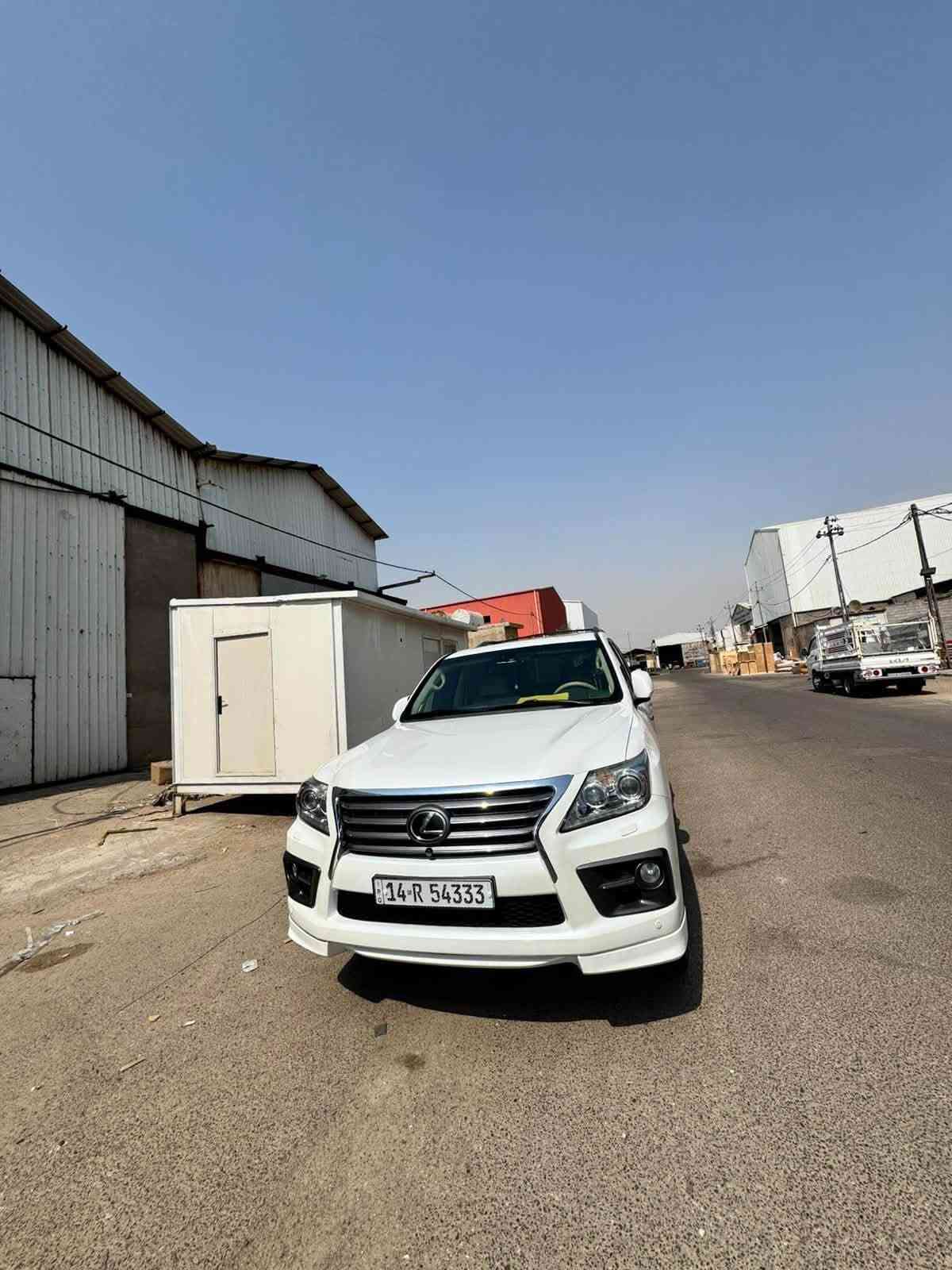 السلام عليكم
Lexus 570
موديل 2013 خليجي 
كفاله عدا الجاملغ الامامي مصبوغ فقط الباقي مكفول 
ضربه تبديل صبغ

السياره ماشية 198 الف 
رقم بصره بسمي 
مواصفات اللكزس معروفه 
رادار امامي 
كامرات 360 
جكات هايدروليك
حساس امامي خلفي 
تبريد 3 قطع +ثلاجه 
كشنات جلد +كهرباء خزن +تدفئه تبريد 

مطلوب مراوس تاهو او يوكن 
مكان السيارة بصرة 
***********
***********
