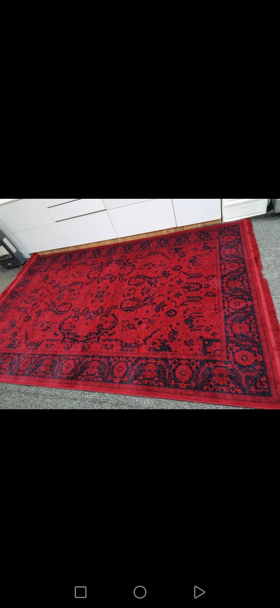 بەناوی خوای بەخشندەو میهرەبان  فەرشی ایرانی 500شانە بێ عەیب  قیاسی 2بە3 بۆ فرۆشتن نرخی 50هەزار  شوین سلیمانی  مشتەریت  تیل  یان مەسج بکە***********
