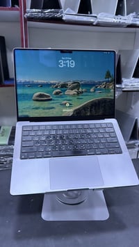 متوفر لدى مكتب نصر للالكترونيات ماك بوك برو   M2   ram 16   ssd 512  L...