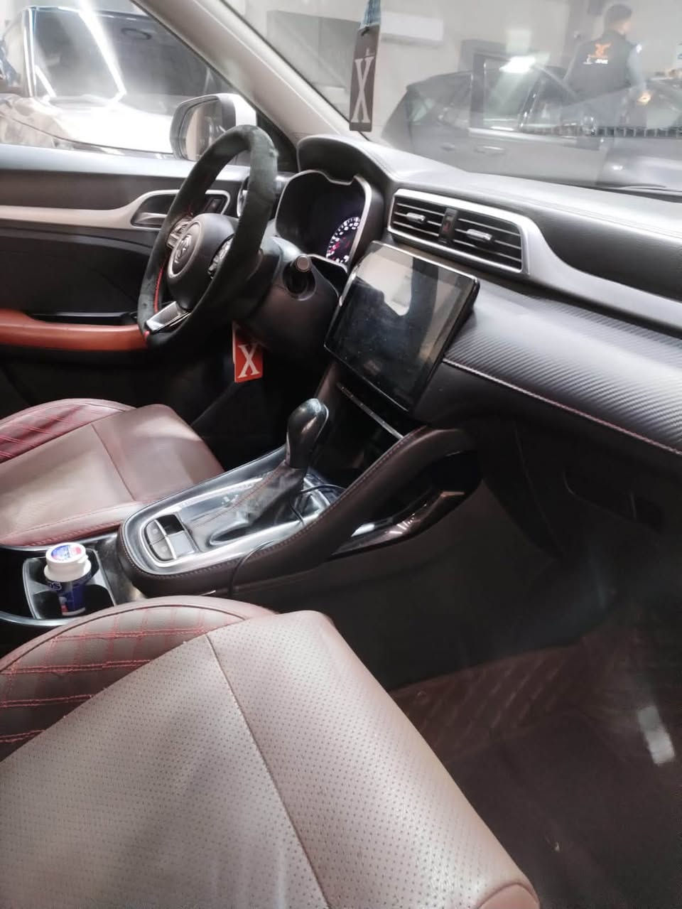 MG نوع ZS موديل  
 رقم بغداد الجديد الدولي 

مواصفات السيارة
* الموديل MG ZS2021
* محرك: 1500 اقتصادي 
* اللون: ابيض 
* ناقل حركة: أوتوماتيك
*  تشغيل بصمة + دخول ذكي
* بصمة ابواب
* ستيرن جلد ( تحكم جهتين ) 
* حاكية للإتصال والرد على المكالمات
* بلوتوث + USB
* شاشة لمس كبيرة متعددة الوسائط (اندرويد اوتو + كار بلي)
* كامرة خلفية دوارة 
* حساسات خلفية 
* هاند بريك دكمة 
* نظام اوتو هولد 
* نظام نزول منحدرات
* بصمة عدد ( 2 )
* تبريد قطعتين + تدفئة 
* لايت زنون عالي + ناصي
* لدات نهاري 
* بك لايت LED
* مرايا كهرباء + اشارات بالمري 
* كشافات هالوجين
* مثبت سرعة ESP
* مانع انزلاق المكابح APS
* حساسات نظام مراقبة ضغط الإطارات TBMS
* جنوط أصلية 
* ويل كب عدد ( 5 )
* ايرباك AIR BAG عدد ( 2 )
* حاملات اكواب عدد ( 6 )
* سبير منازل من الجنطة ولا مفتوح + المعدات كاملة الأصلية غير مفتوحة

السعر المطلوب ( 103)
مكان السيارة بغداد / بغداد الجديدة
رقم الهاتف /***********
او مراوس حسب القناعة
