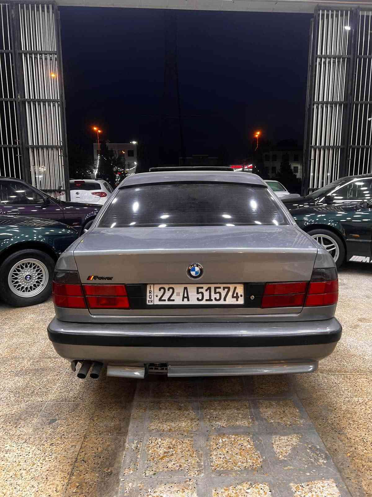 BMW 525
گێر تۆماتیک 
مۆدیل ١٩٩٢
گێر  و مەکینەو کارەبایات و تەبرید بە شەرت 
رەقەم هەولێرە سەنەوی نوێییە
سبوغ عامە  لۆ جوانی 
جەمپەکی خەفیفی پێشی هەییە 

بە شەرتی بەناوکردن 

نرخی ٥٥ وەرەقە بە نەقد 

مشتەری بە قست تەلەفۆن بکە 

لە هەولێرم

*********** أربيل, العراق
