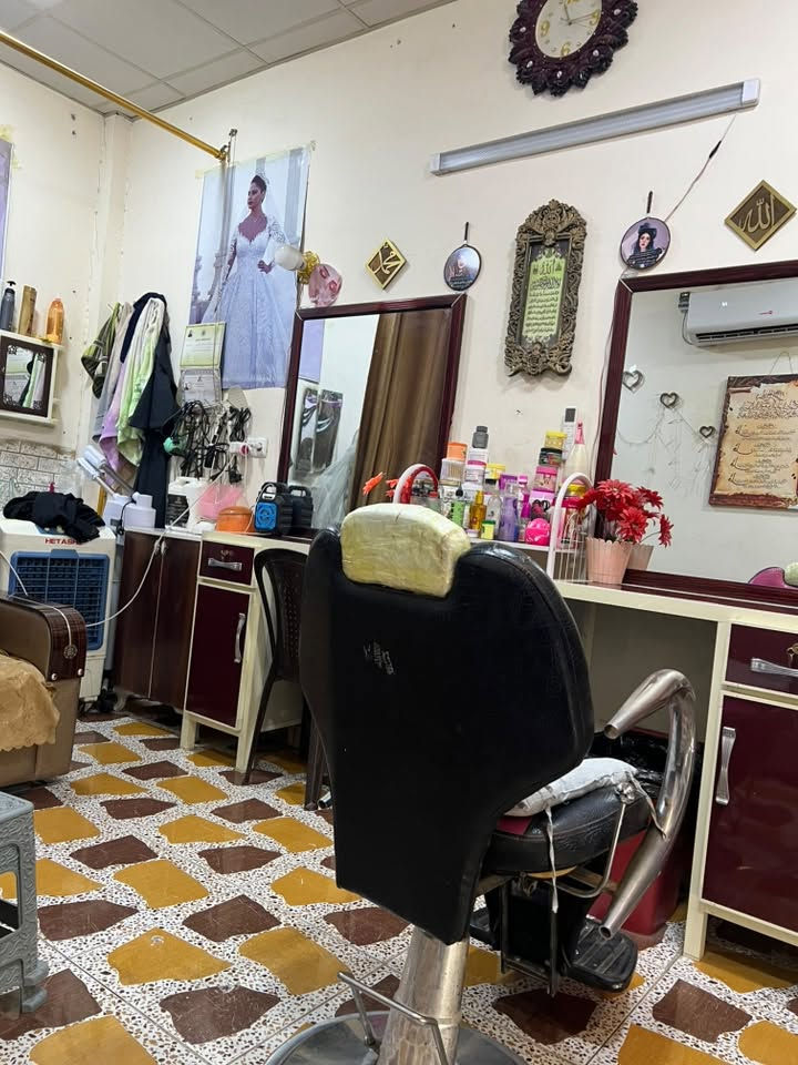 صالون نسائي لبيع كامل كلشي بي بسعر مناسب للاستفسار والتواصل على الرقم ***********
