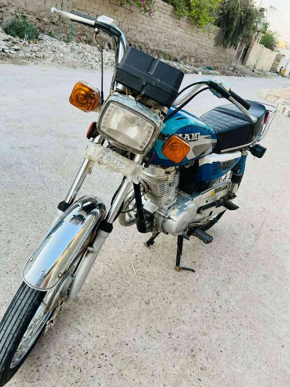 دراجه للبيع شلامجه موديل 23 عله وضع الشركه مامبدل بيه اي شي دراجه جاهزه من كلشي مامفتوح ولا مبدل بيه برغي  كلهن غراض الشركه دراجه مامتعوبه /سعر مليون وبيها مجال /مكان سوق شيوخ/كرمه بني سعيد ستفسار  //***********//مكلف ب نشر
