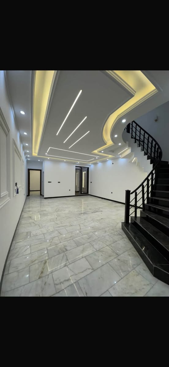 ✨ عماد الاستقرار للمقاولات والبناء ✨🏡

🔥 نبني بيتك من الألف إلى الياء… وأنت تختار كل التفاصيل!

إذا تحلم ببيت راقي، متين، عملي وبأحدث التصاميم، خلي التنفيذ علينا 👷🏻‍♂️🤝

🔻 شنو يشمل عملنا؟

🏠 أولاً: التصميم والمخططات
▪️ مخطط معماري متكامل
▪️ توزيع الغرف والمساحات
▪️ تصميم الواجهات الخارجية
▪️ مخططات الكهرباء والماء والصرف الصحي
▪️ استغلال المساحات بأفضل شكل

🧱 ثانياً: الأعمال الإنشائية
▪️ تحديد الأساسات حسب المخططات والحسابات الإنشائية
▪️ حفر وصب الأساسات
▪️ تنفيذ الأعمدة والجسور
▪️ صب السقوف
▪️ بناء الجدران والقواطع
▪️ تنفيذ الأعمال الإنشائية وفق المواصفات الهندسية

💧 ثالثاً: تأسيس الماء والصرف
▪️ تمديدات الماء البارد والحار
▪️ تأسيس الصرف الصحي
▪️ تأسيس المطابخ والحمامات
▪️ فحص التمديدات قبل الإغلاق
▪️ تجهيز نقاط الغسالة والمجلى والسخانات وغيرها حسب المخطط

⚡ رابعاً: التأسيس الكهربائي
▪️ تأسيس كهرباء كامل
▪️ توزيع نقاط الإنارة
▪️ مفاتيح وأفياش
▪️ نقاط المكيفات
▪️ نقاط الأجهزة الكهربائية
▪️ تأسيس الإنترنت والستلايت
▪️ توزيع الأحمال واللوحات الكهربائية حسب التصميم

🪟 خامساً: الشبابيك والأبواب
▪️ شبابيك حسب التصميم
▪️ أبواب داخلية وخارجية
▪️ اختيار الألوان والخامات حسب مستوى التشطيب
▪️ تنفيذ الفتحات والتفاصيل بما يتناسب مع الواجهة

🎨 سادساً: اللياسة والتشطيبات
▪️ لياسة داخلية وخارجية
▪️ معالجة الأسطح
▪️ أصباغ داخلية وخارجية
▪️ ديكورات وأسقف حسب التصميم
▪️ اختيار الألوان بما يناسب كل مساحة

🛁 سابعاً: الحمامات
▪️ سيراميك وحلول تشطيب متناسقة
▪️ مغاسل
▪️ خلاطات
▪️ تجهيزات صحية
▪️ مرايا وملحقات حسب الاتفاق
▪️ تصميم الحمام بطريقة عصرية وأنيقة

🍽️ ثامناً: المطبخ
▪️ تأسيس كامل للماء والصرف والكهرباء
▪️ توزيع نقاط الأجهزة
▪️ تجهيز منطقة المجلى
▪️ تصميم عملي حسب المساحة
▪️ إمكانية تنفيذ المطبخ حسب مستوى التشطيب المتفق عليه

🏡 تاسعاً: الواجهة الخارجية
✨ تصميم مودرن أو كلاسيك
✨ اختيار مواد الواجهة حسب الميزانية
✨ إضاءة خارجية
✨ تنسيق الألوان والخامات
✨ واجهة تعطي البيت فخامة وتميّز

💡 عاشراً: التفاصيل النهائية
▪️ إنارة داخلية وخارجية
▪️ مفاتيح وأفياش
▪️ تشطيبات نهائية
▪️ معالجة الملاحظات
▪️ تنظيف وتسليم المشروع حسب الاتفاق

💰 أسعارنا تبدأ من 350 ألف للمتر

وتصل إلى 700 ألف للمتر حسب:
📌 مساحة البناء
📌 نوع المواد
📌 مستوى التشطيب
📌 التصميم
📌 الإضافات المطلوبة

🤝 نوضح للزبون المواصفات والتكاليف قبل المباشرة، حتى تكون كل التفاصيل واضحة من البداية.

📍 بغداد – السيدية – شارع الضباط
📞 ***********

👷🏻‍♀️ للاستفسار والتفاصيل: المهندسة لينا

🔥 عماد الاستقرار… من المخطط إلى المفتاح، نبنيها بإتقان. 🔑🏠

لا تختار الأرخص… اختار البناء الذي يستحق ثقتك
