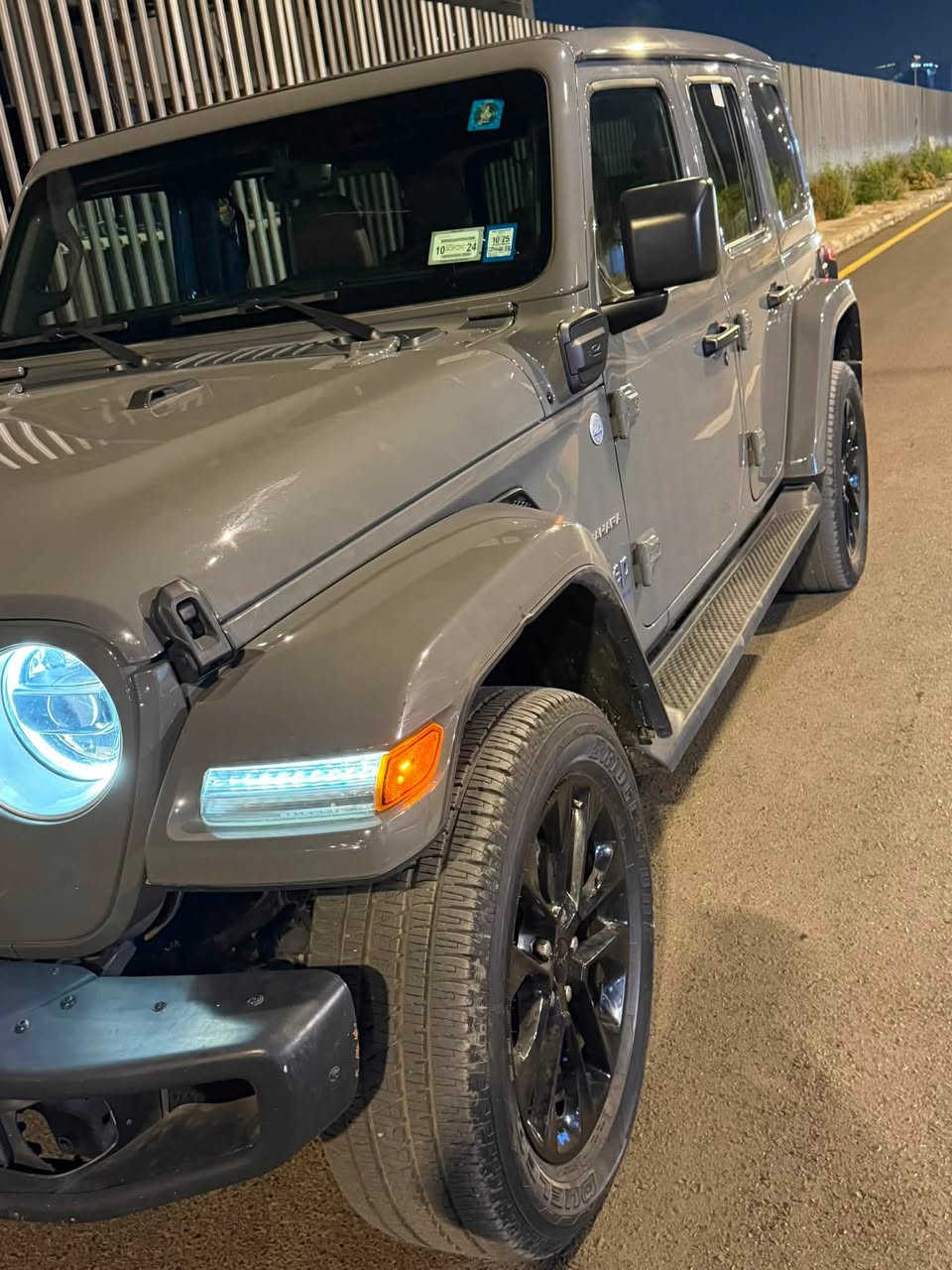 جيب رانگلر سحارى 4xe مديل 23  ثلاثة انظمة هايبرد وشحن بلگن وبانزين  2000T اعلى مواصفات كلين حادث حدادية فقط رقم بغداد بأسمي مكانهة بغداد الحرية 
السعر 240$
*********** 
اخوان فقط الجاد يتصل بدون مراوس فقط بيع بدون مراوس
