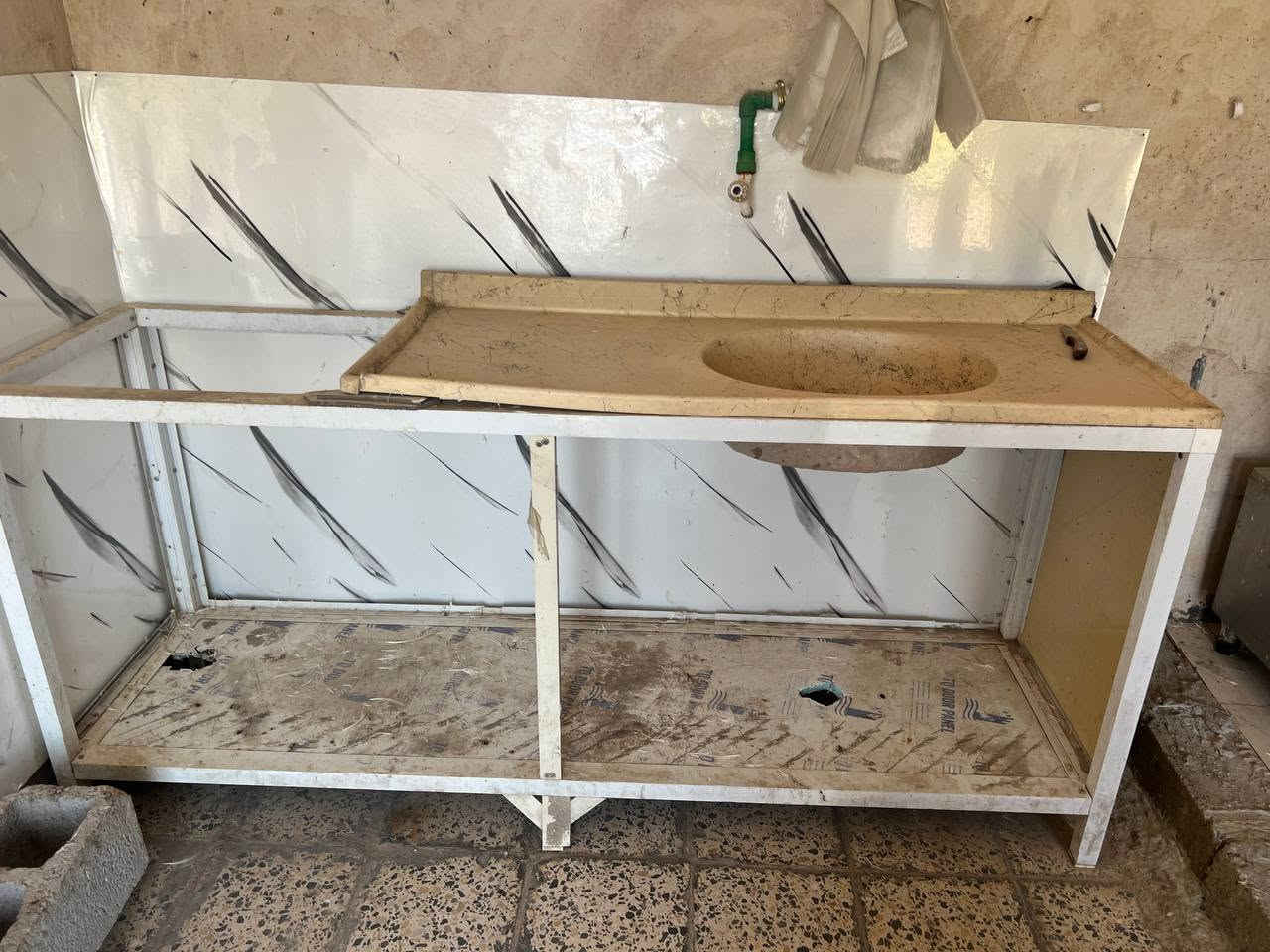 سلام عليكم
غراض دجاج كامله هلاسه جديده سنكي طباخ 4قفاص مبرده ميزان قفص حديد تانكي معالف 
مكاني بابل محاويل 
رقم /***********
