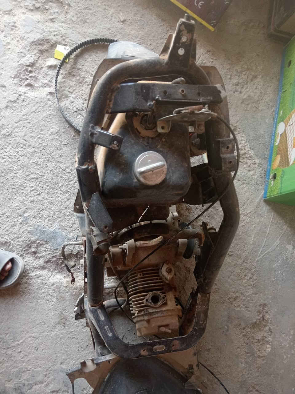 شاصي +محرك ادرس حديث صيني للبيع +تانكي بانزين + قفل جنطه +جاملق خلفي + عمبار بريك امامي + دبلات امامي وخلفي + صالنصه الستفسار ***********
