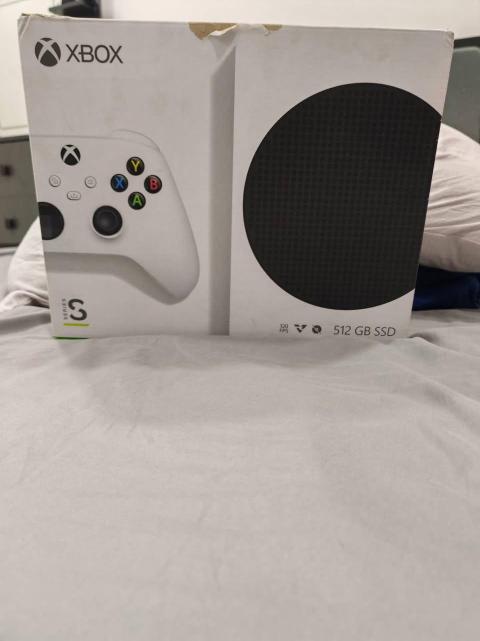 Xbox series s 
مع هدايا جويستك بطولات سعرها بالسوك 90 الف 
 Gamesir g7 pro
بيها ازرار اضافيه 4 تخصصهم وتطبيق خاص لليده للأيم وغيرها 
+
 موزع USB 3.0 منفاذ 4 داعم للاكس بوكس يفيد للهاردات اليدات الشحن وغيرها

اما يده xbox بيها مشكلتين : 
بالتشغيل
 و مايك السماعه 

عنوان البصره / دور الصحه / قرب شارع النهر 
***********
